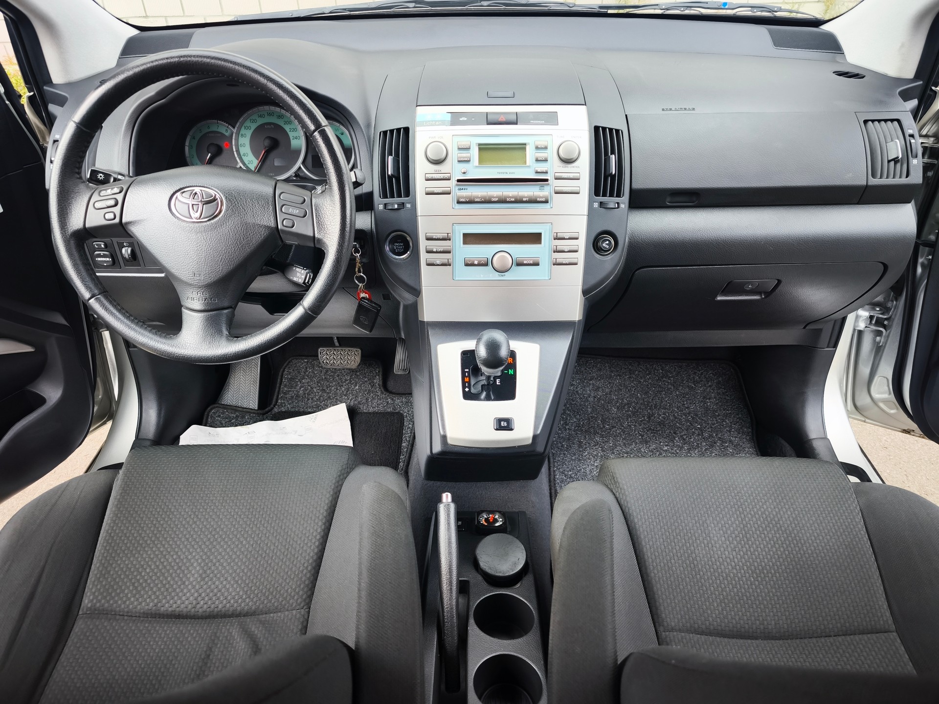 TOYOTA Corolla Verso 1.8 Pardo-image-9