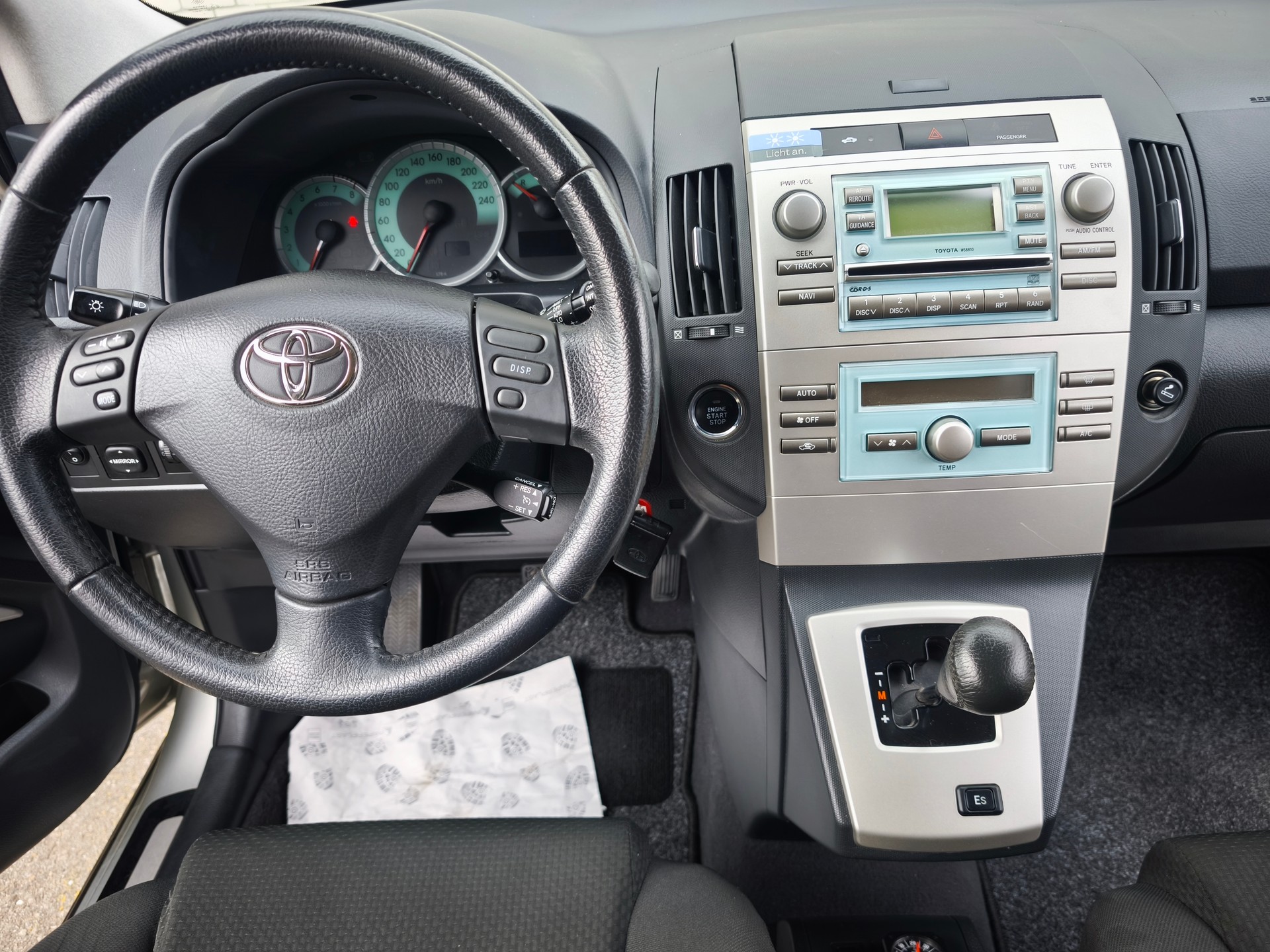 TOYOTA Corolla Verso 1.8 Pardo-image-11