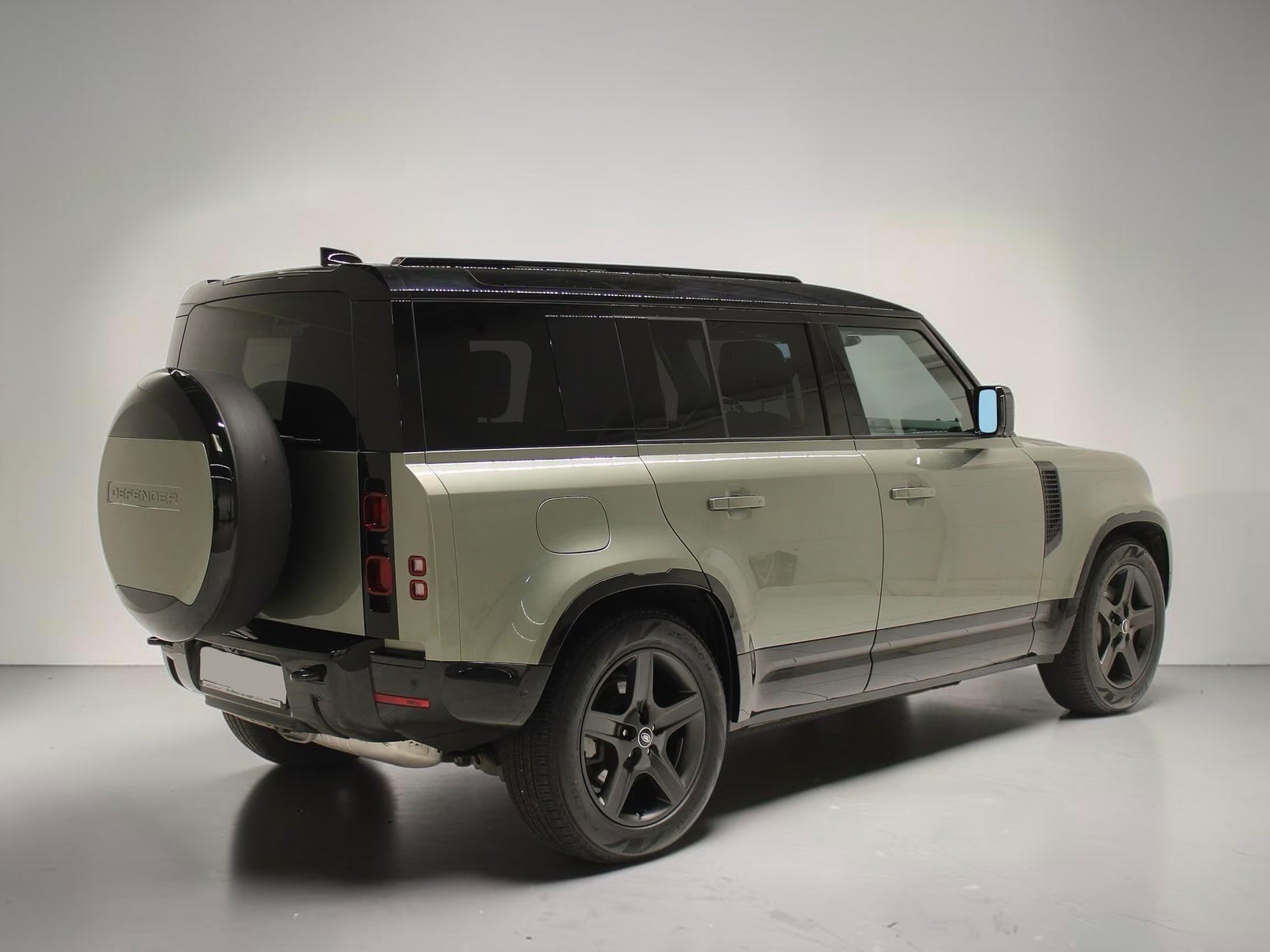 LAND ROVER Defender 110 3.0 D I6 300 X-Dynamic HSE AWD AT8-image-1