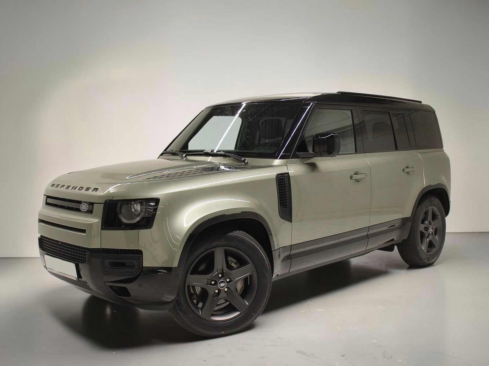 LAND ROVER Defender 110 3.0 D I6 300 X-Dynamic HSE AWD AT8-image-0