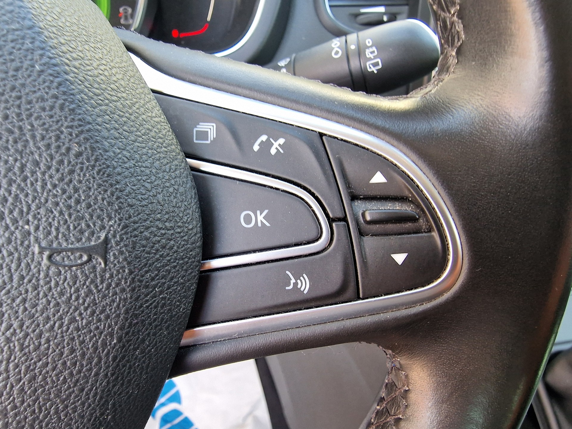 RENAULT Grand Scénic 1.6 dCi Bose EDC 8xAlu 12Mt Gara MFK Neu-image-7