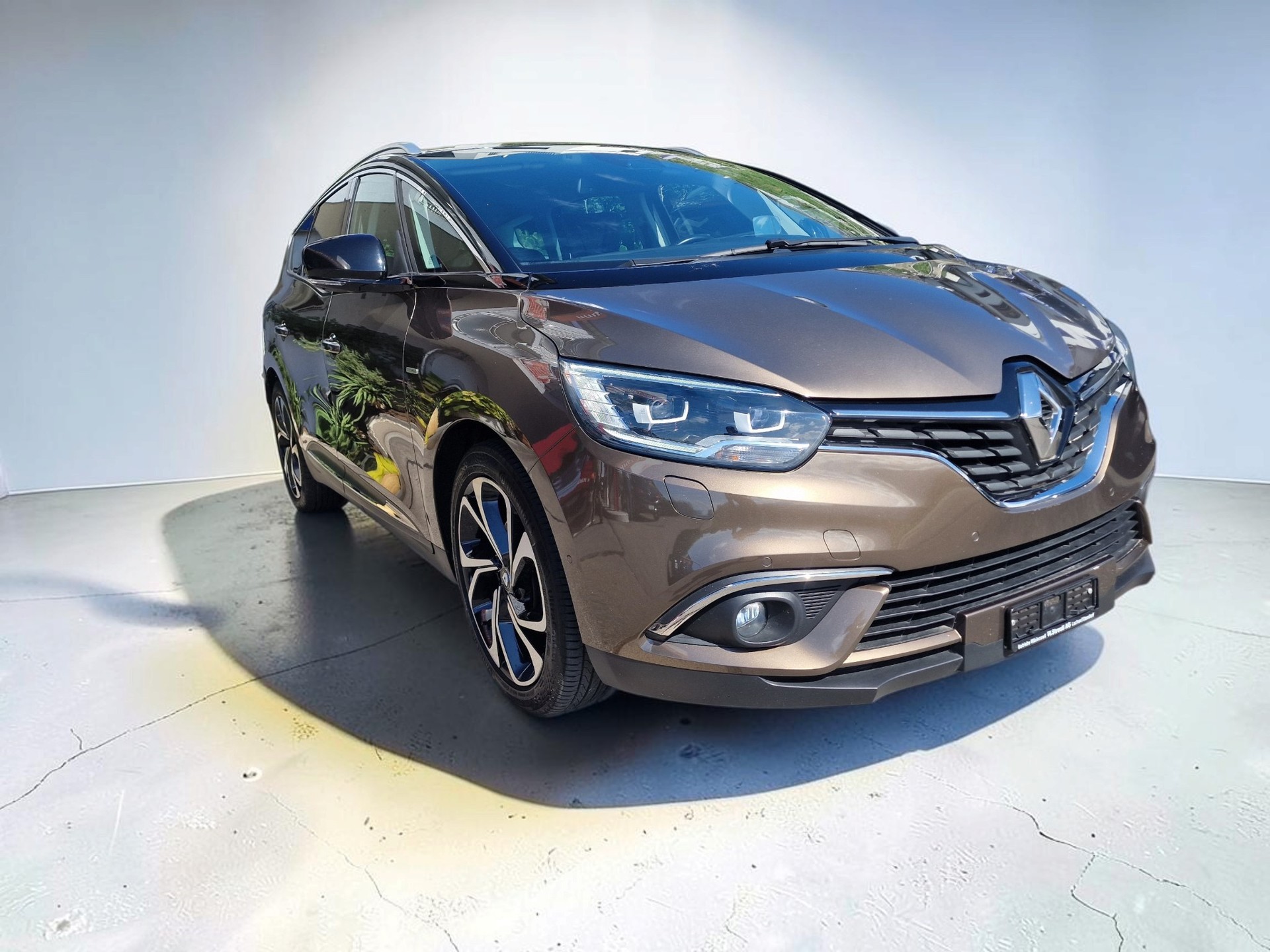 RENAULT Grand Scénic 1.6 dCi Bose EDC 8xAlu 12Mt Gara MFK Neu-image-3