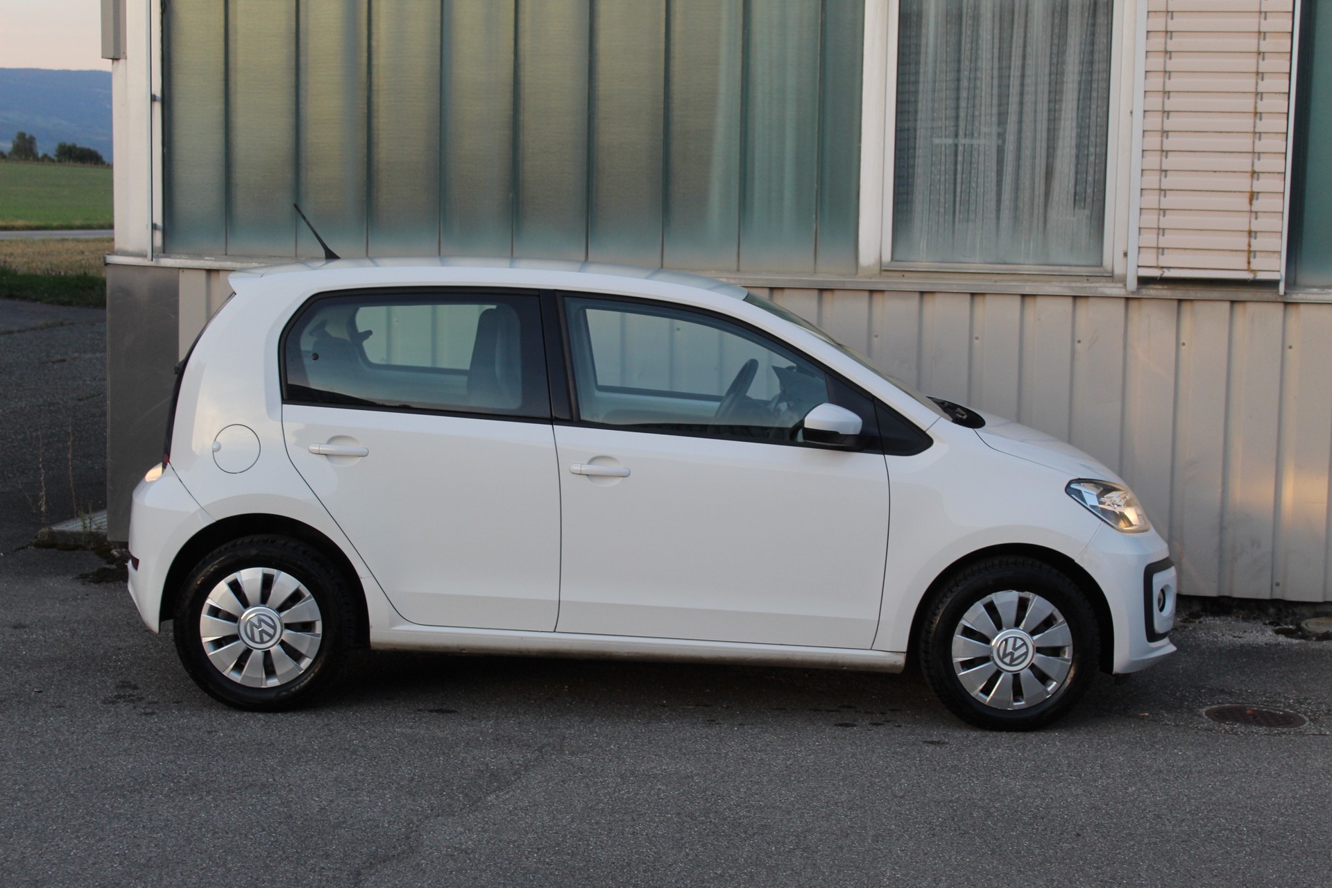 VW Up 1.0 move up-image-1