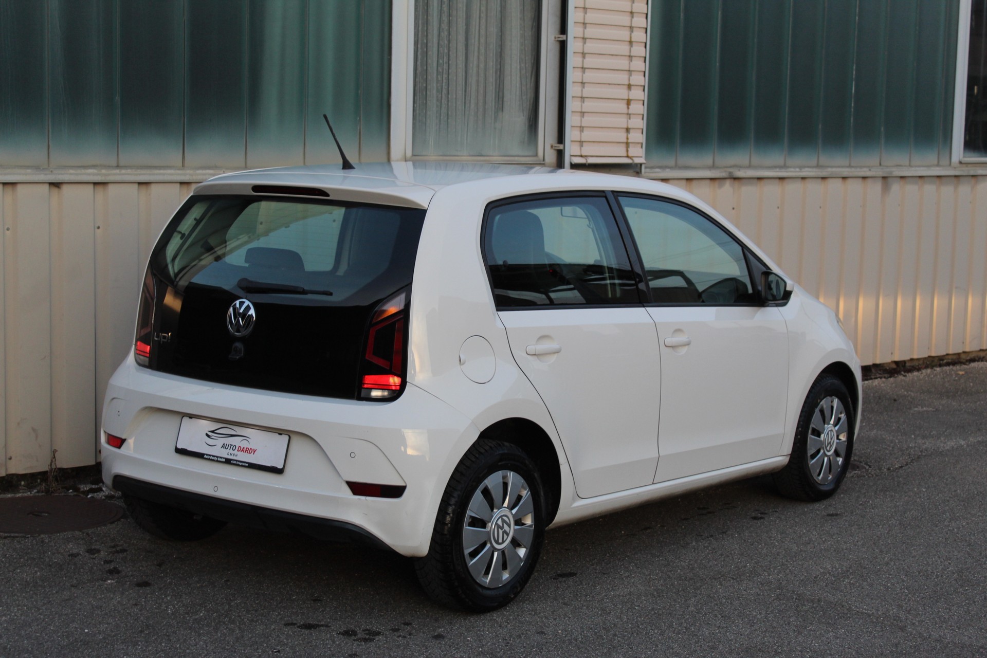 VW Up 1.0 move up-image-2