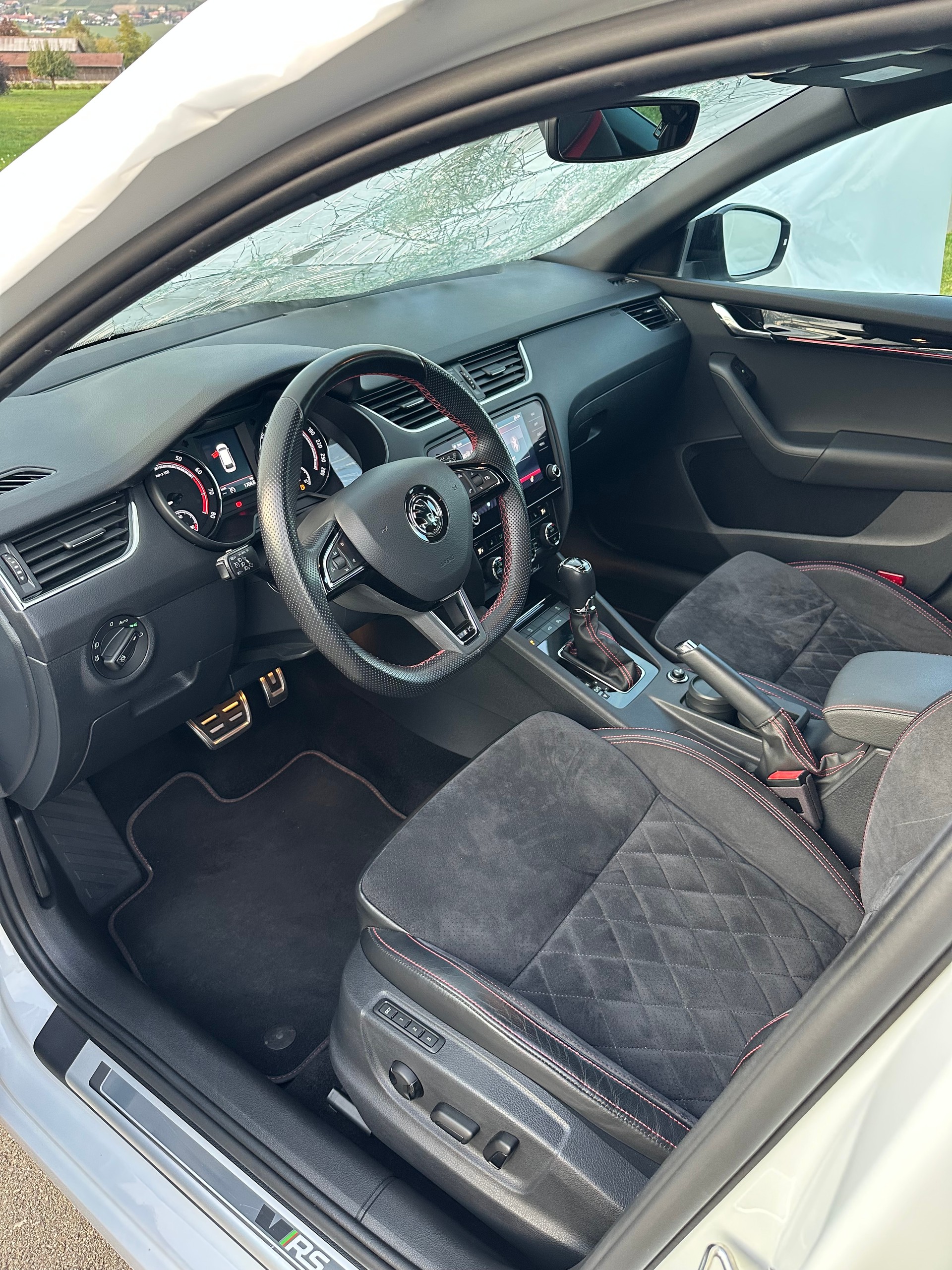 SKODA 2.0 TSI 245 RS DSG-image-4