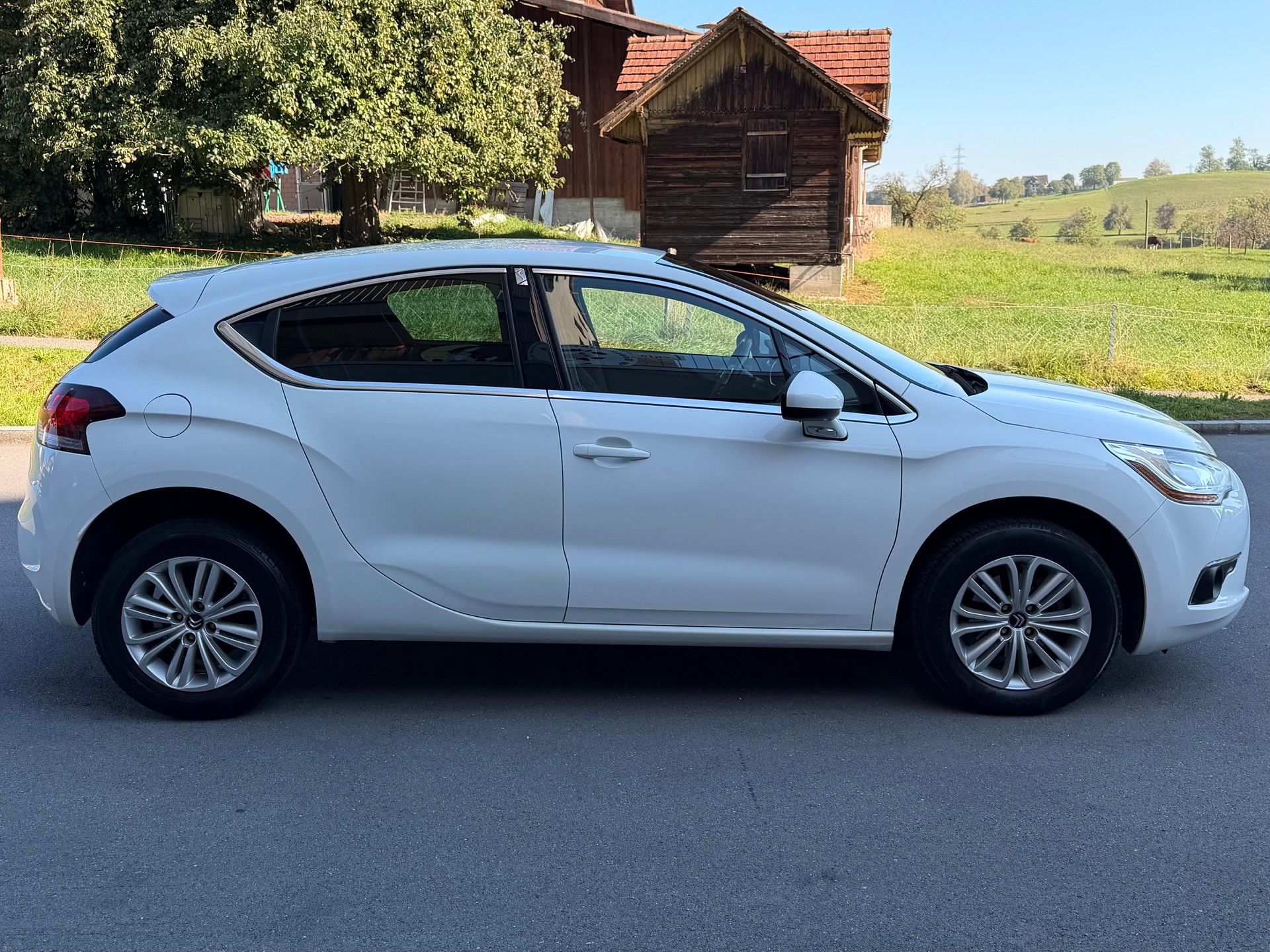 DS AUTOMOBILES DS4 1.6 VTi Chic-image-1