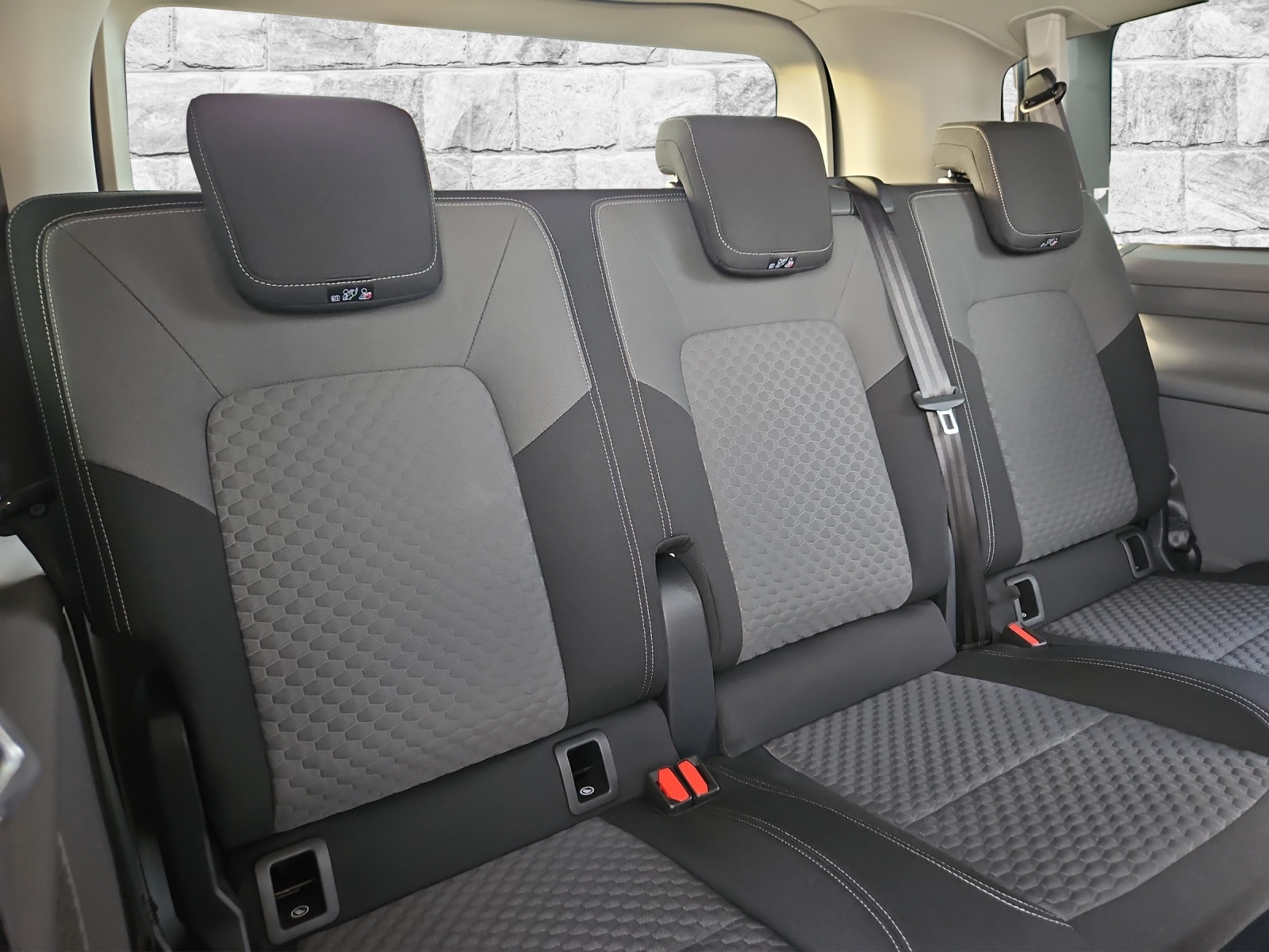 VW Caravelle BEV Life-image-10
