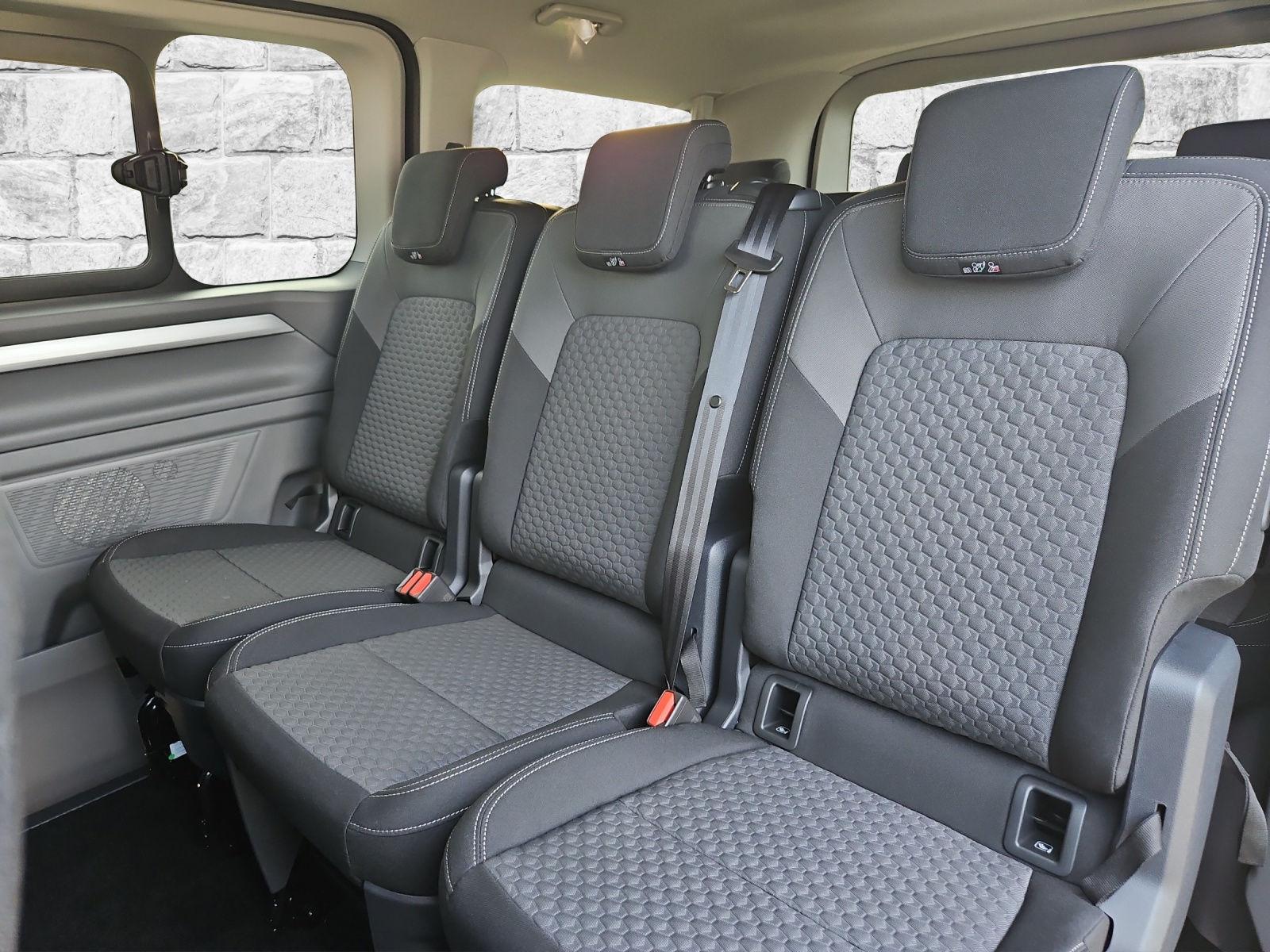 VW Caravelle BEV Life-image-9
