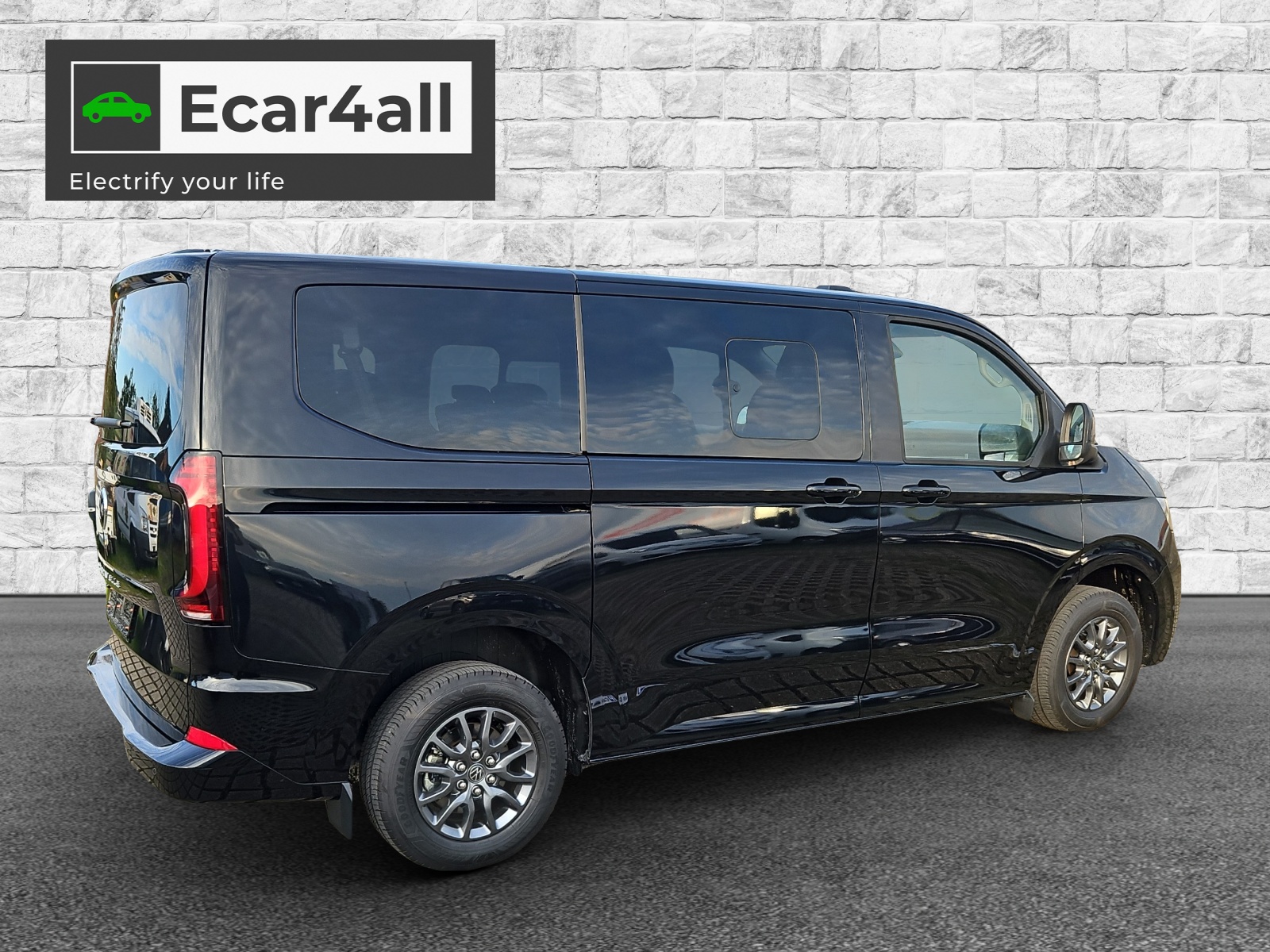 VW Caravelle BEV Life-image-1