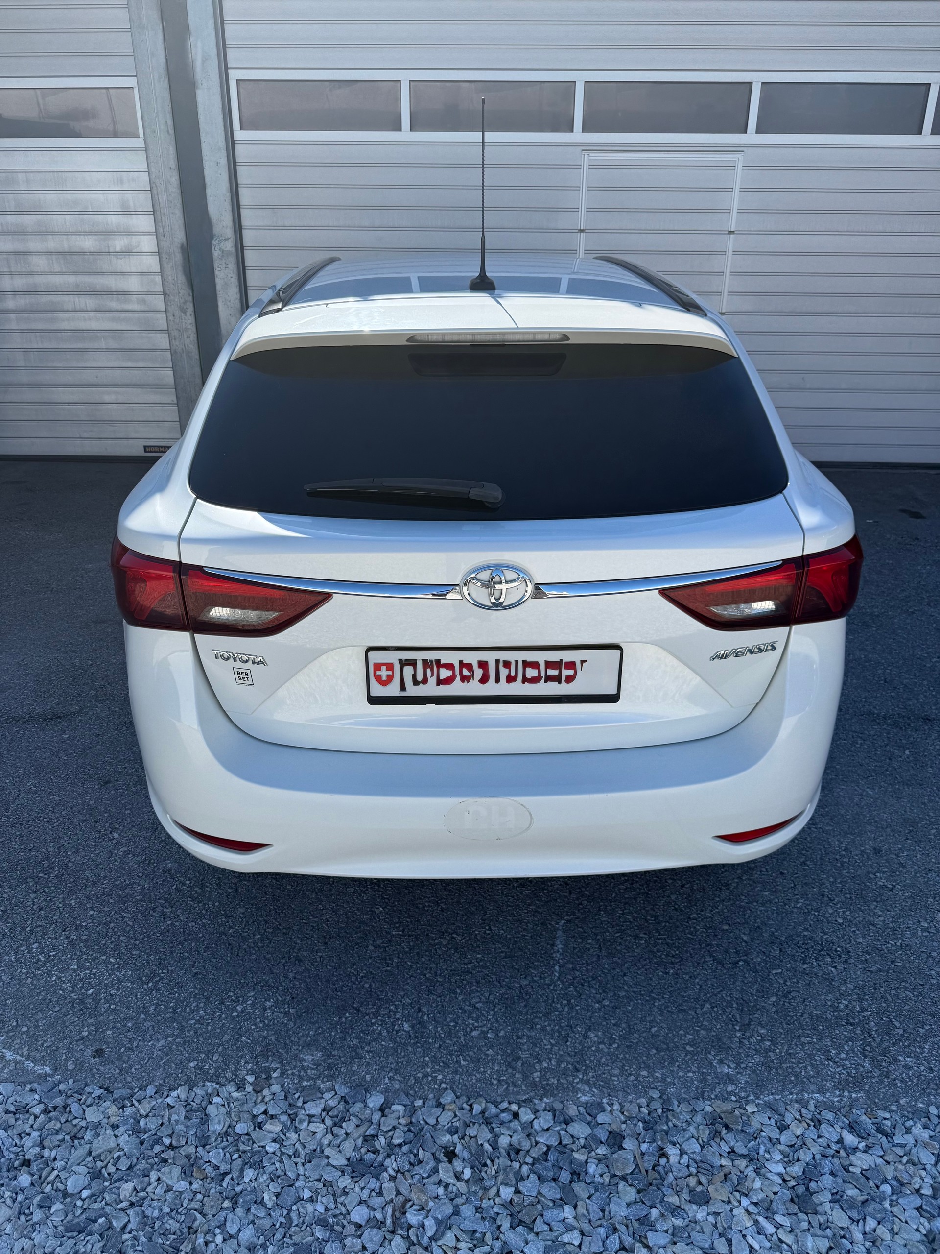 TOYOTA Avensis Touring Sports 2.0 D-4D Sol Premium-image-3