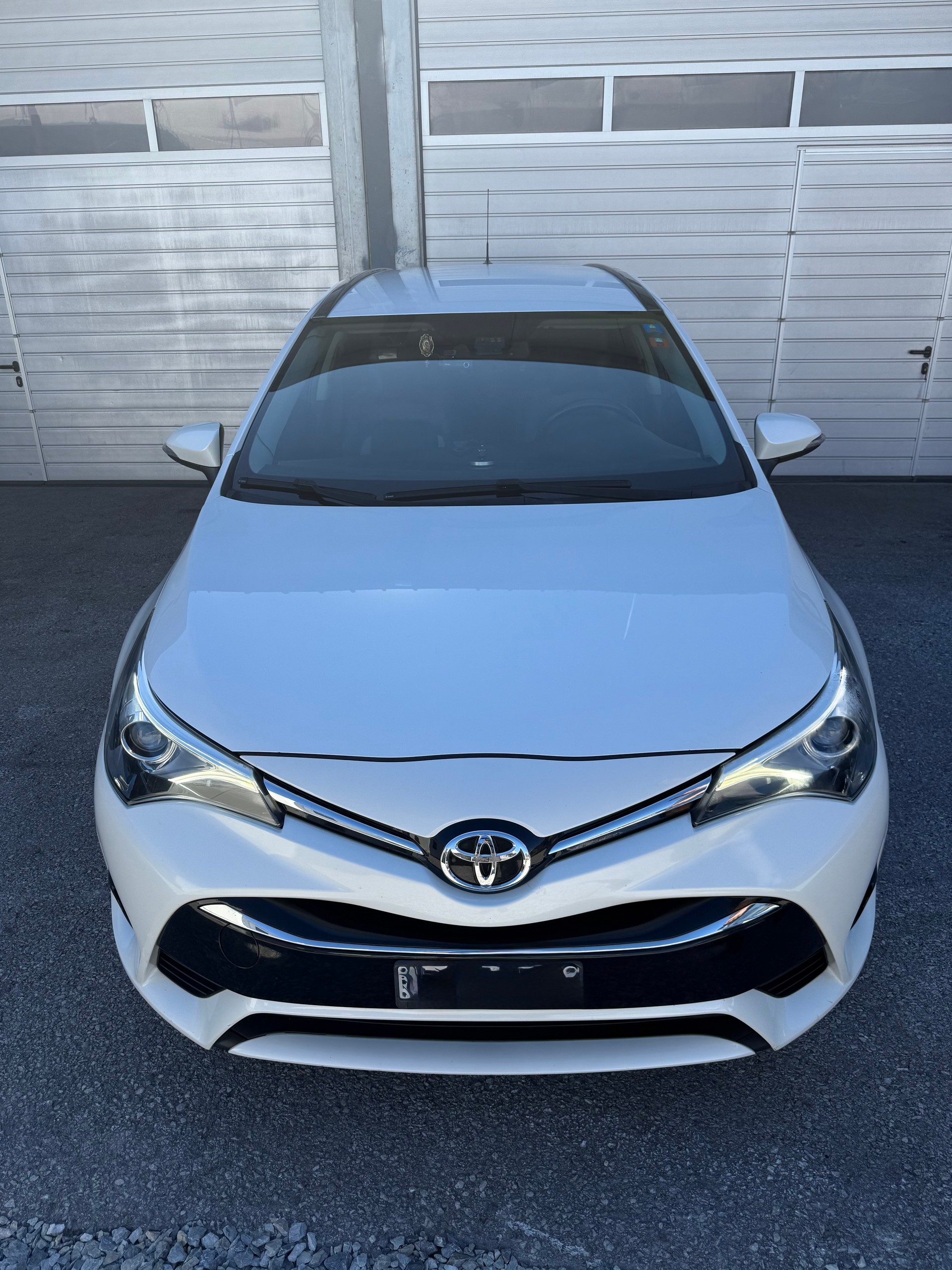 TOYOTA Avensis Touring Sports 2.0 D-4D Sol Premium-image-1