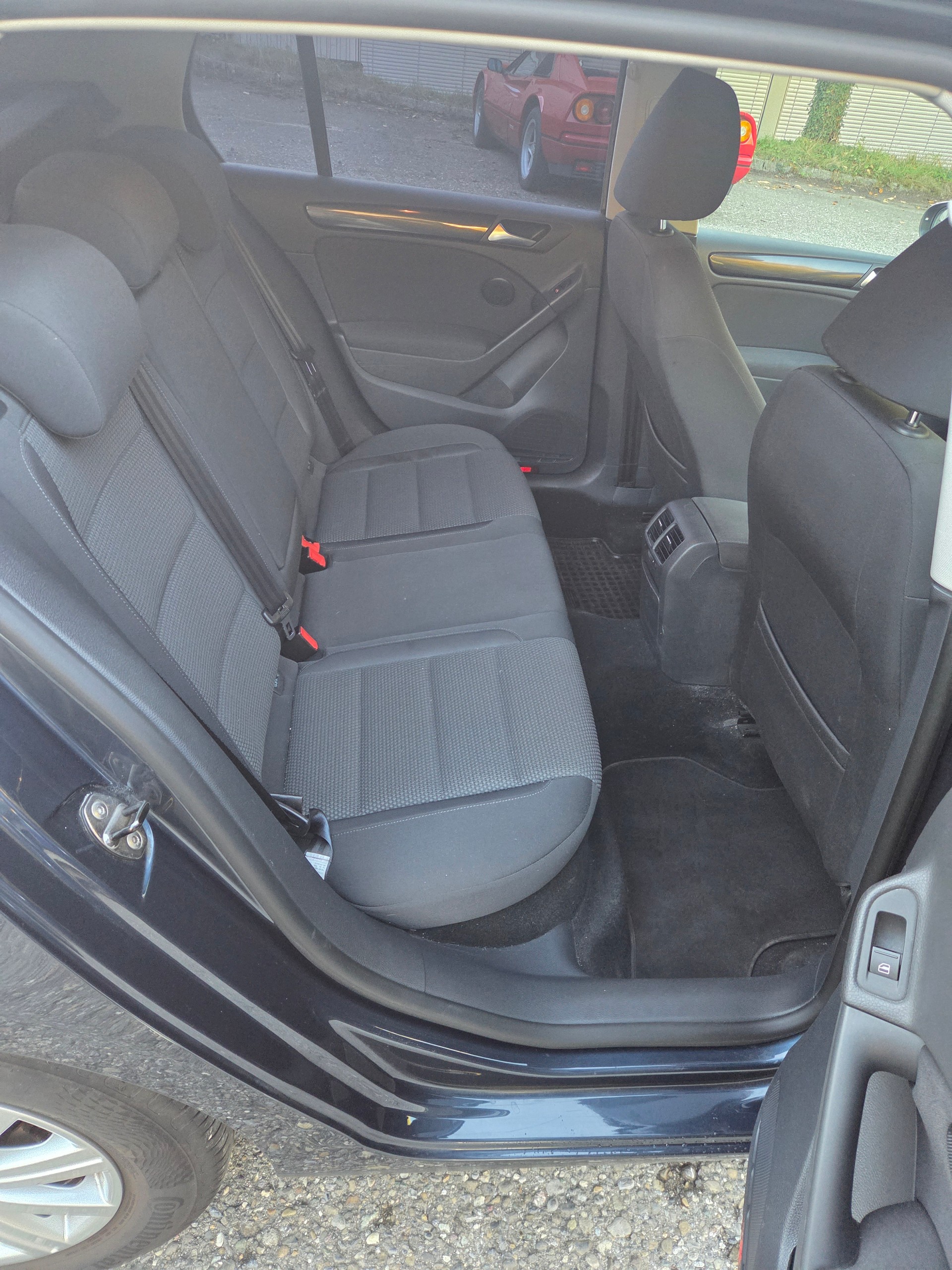 VW Golf 1.2 TSI BlueMotion Technology Team DSG-image-6
