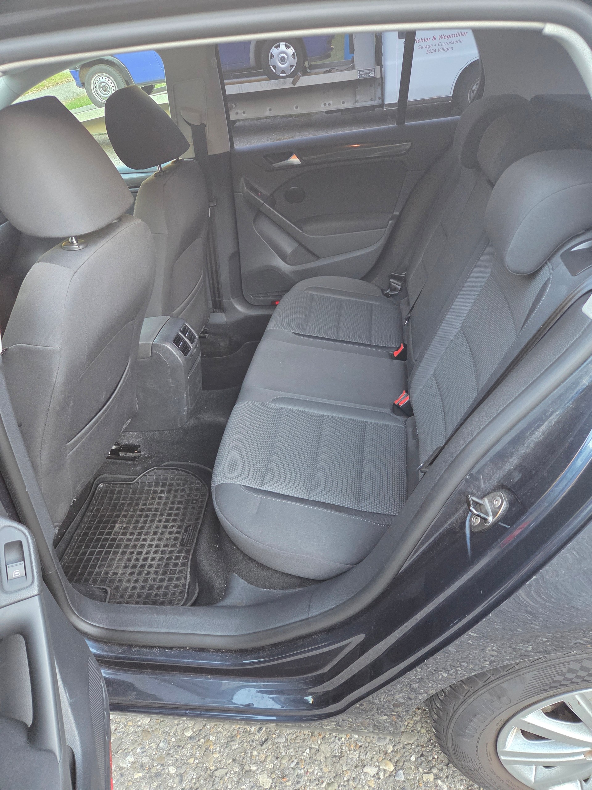 VW Golf 1.2 TSI BlueMotion Technology Team DSG-image-7