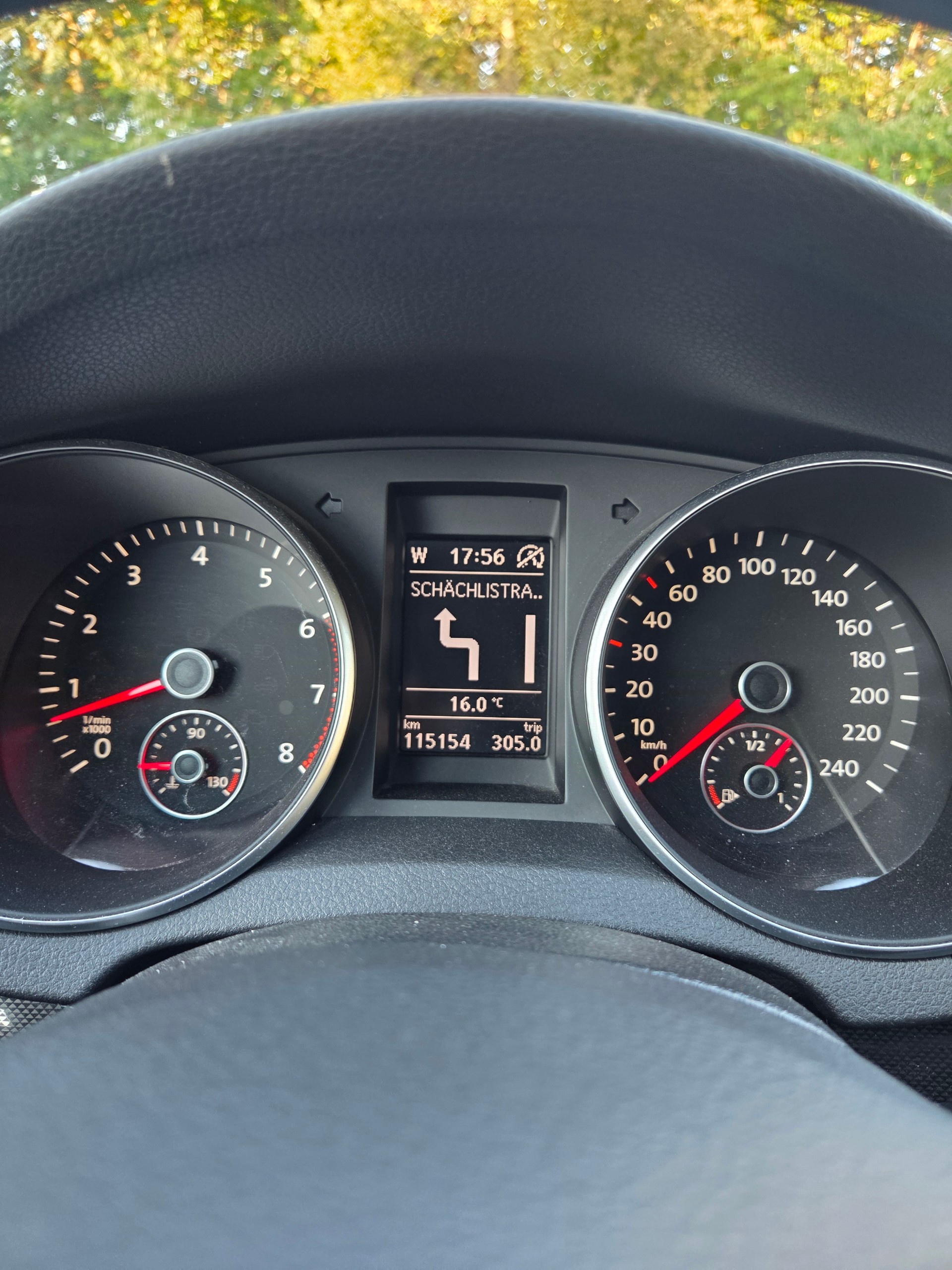 VW Golf 1.2 TSI BlueMotion Technology Team DSG-image-13