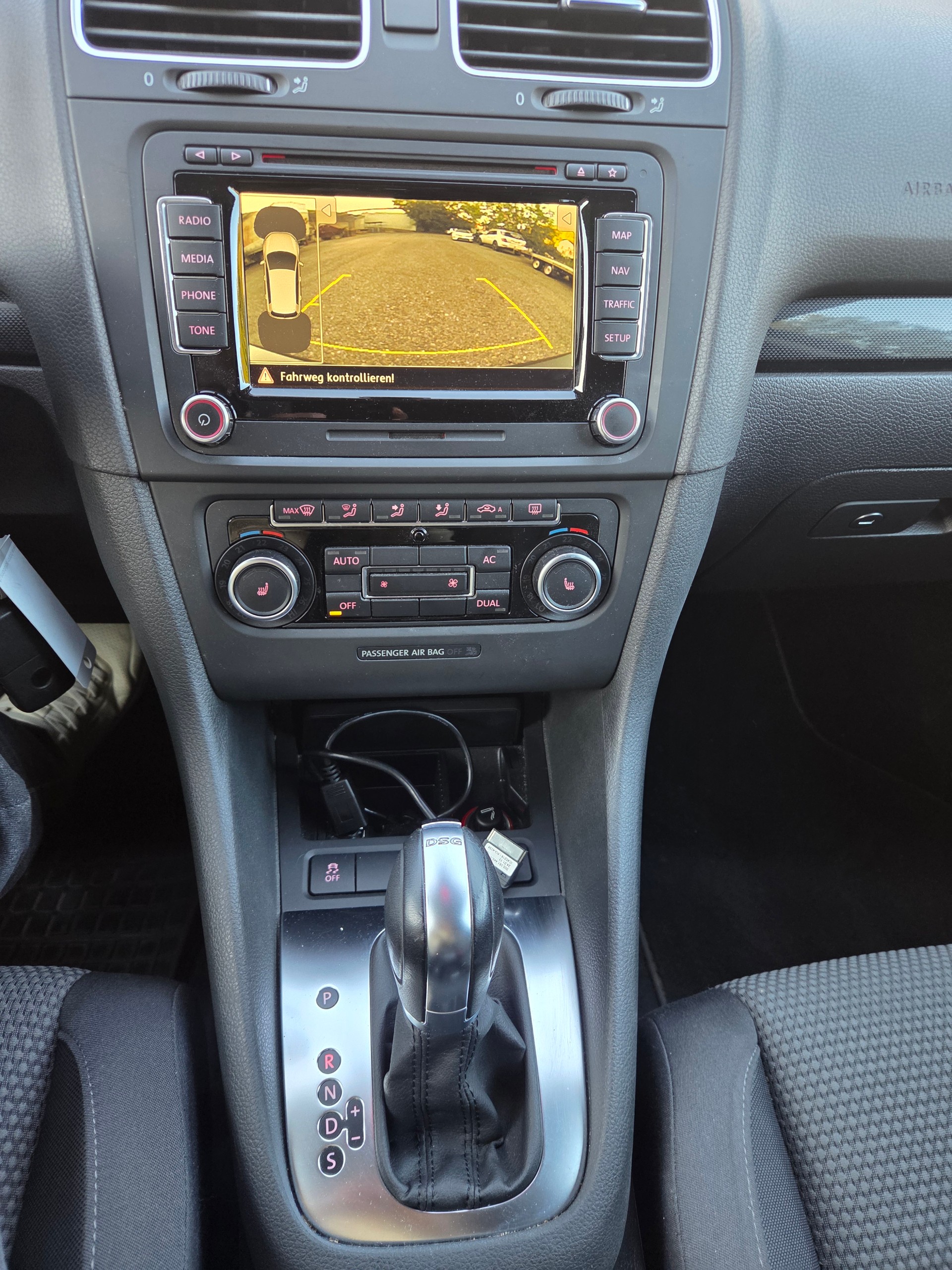 VW Golf 1.2 TSI BlueMotion Technology Team DSG-image-12