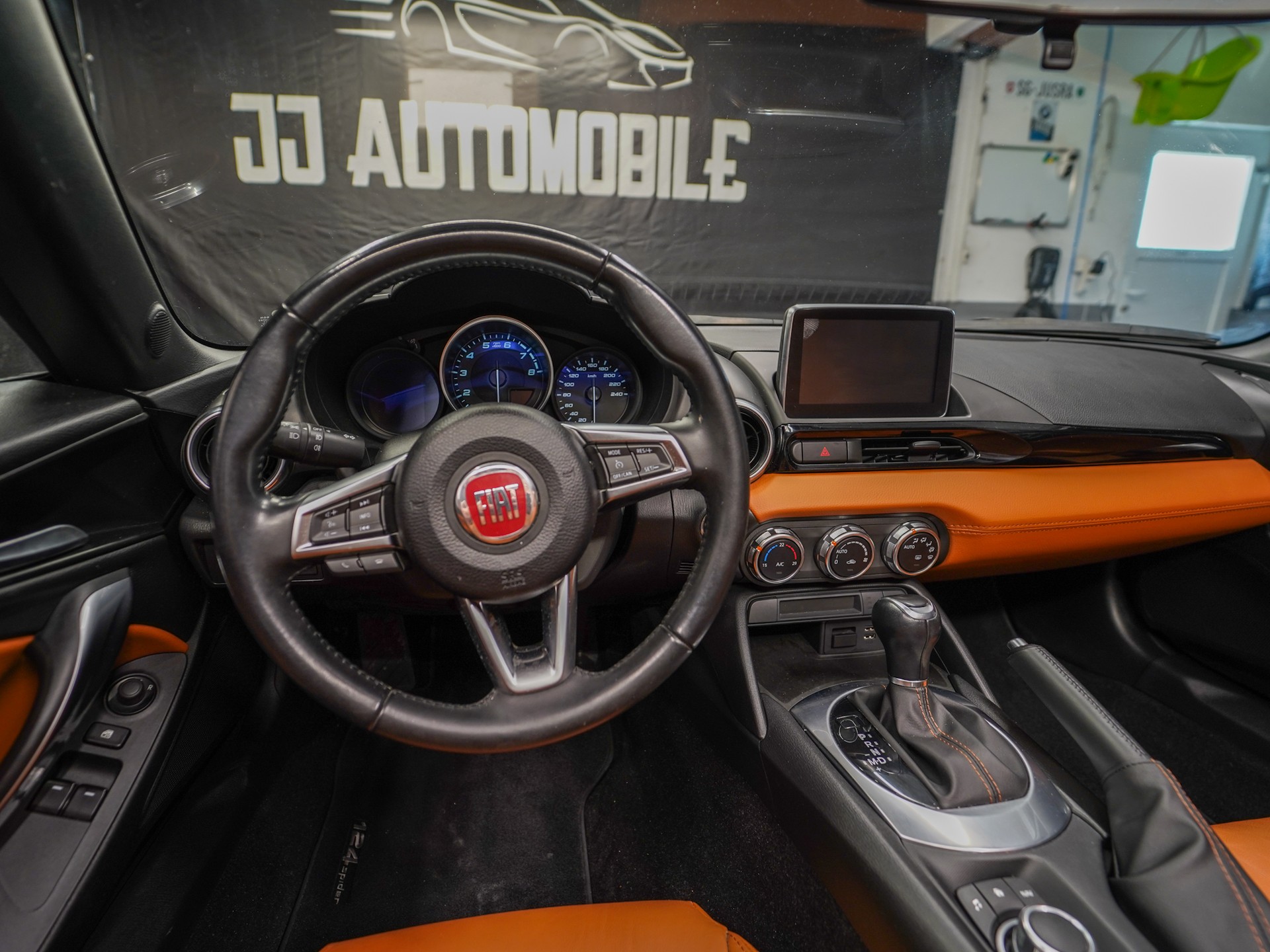 FIAT 124 Spider 1.4 TB Lusso Automatic-image-18