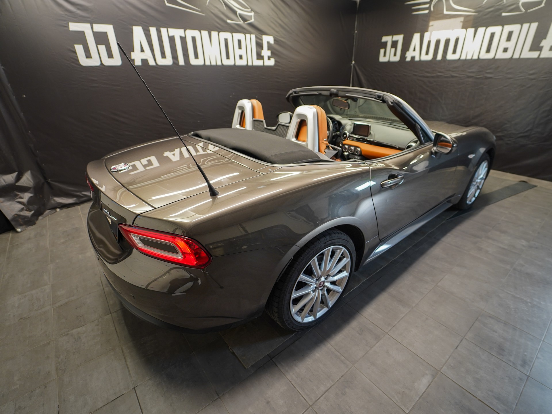 FIAT 124 Spider 1.4 TB Lusso Automatic-image-14