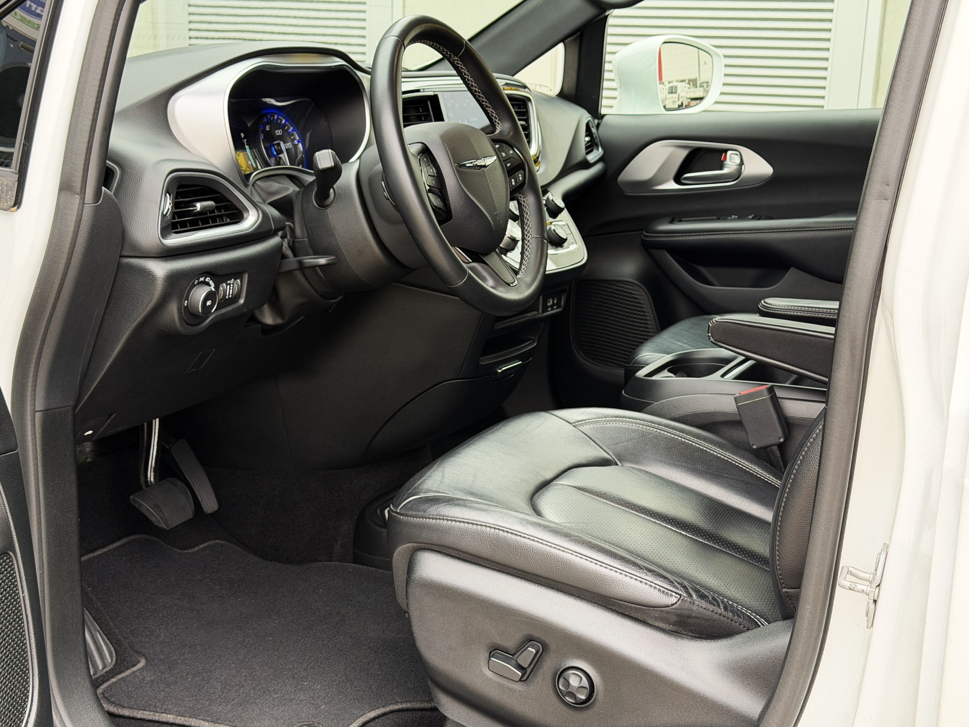 CHRYSLER Pacifica S-PACKAGE 3.6 V6 7-PLÄTZER (STOW-N-GO) - *2. HAND / TOP-GEPFLEGT* - *8-FACH ALURÄDER 20"/18"* - *GARANTIE*-image-12