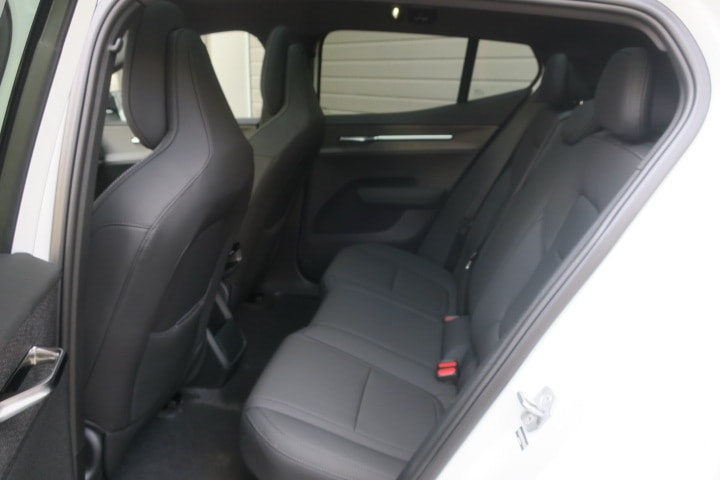 VOLVO EX30 Twin Ultra Performance Black Edition AWD-image-7