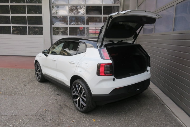 VOLVO EX30 Twin Ultra Performance Black Edition AWD-image-5