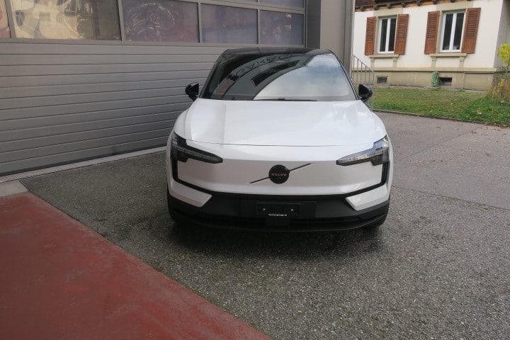 VOLVO EX30 Twin Ultra Performance Black Edition AWD-image-1
