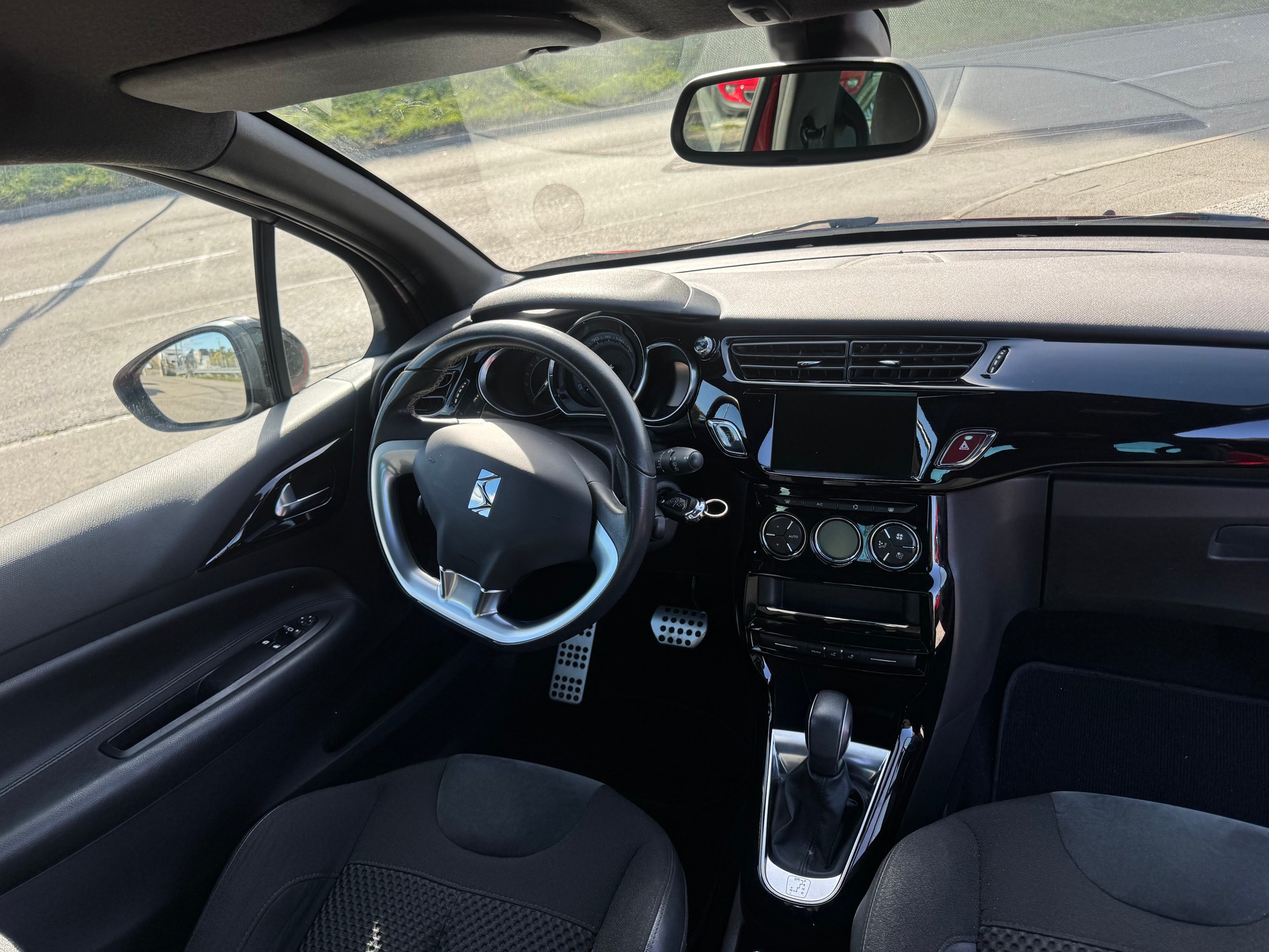DS AUTOMOBILES DS 3 1.2 PureTech SO Chic EAT-image-8