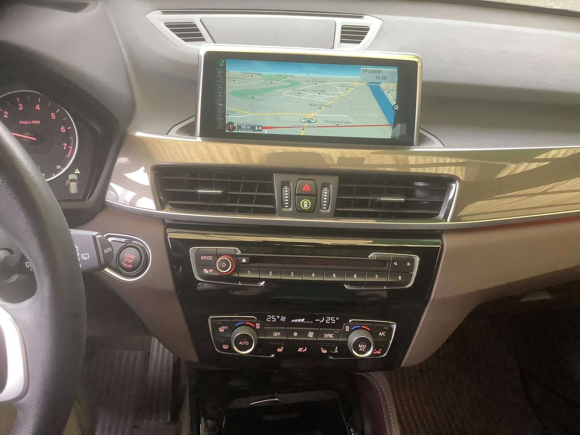 BMW X1 xDrive 25i Sport Line Steptronic-image-10