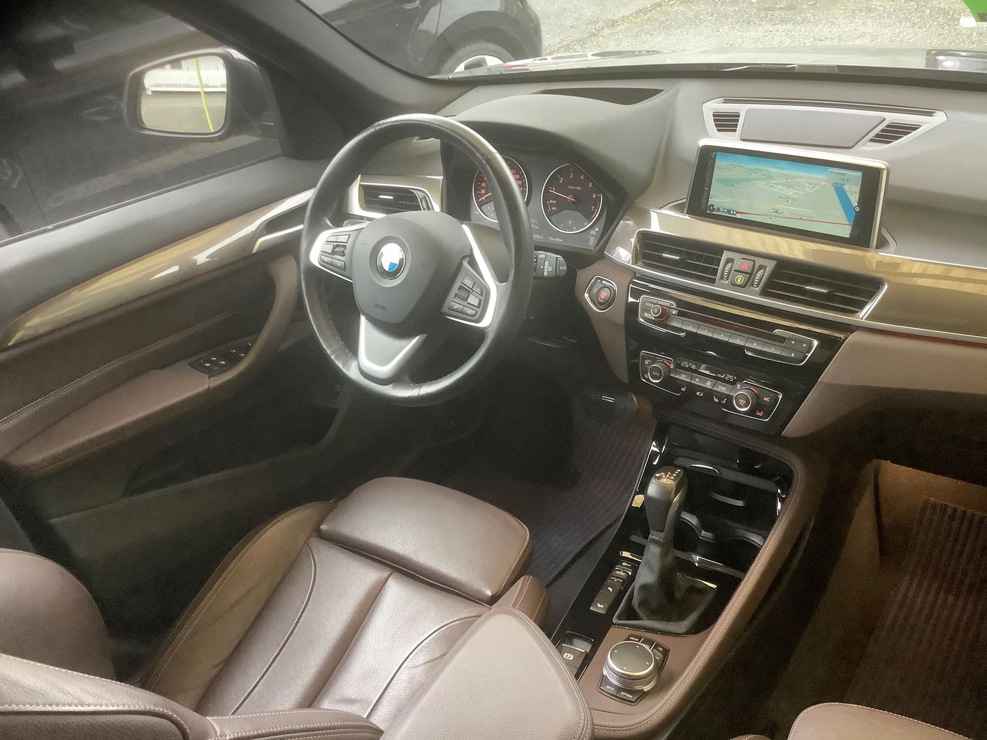 BMW X1 xDrive 25i Sport Line Steptronic-image-12