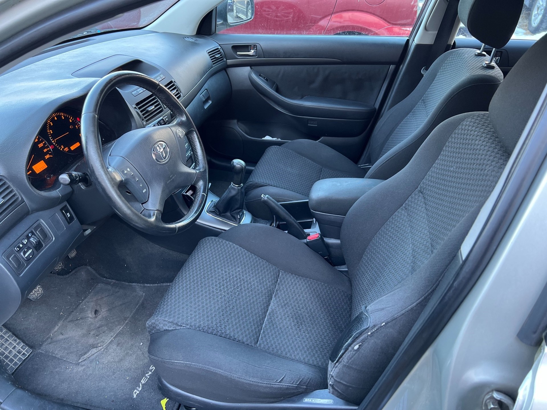 TOYOTA Avensis 2.0 D4 VVT-i Linea Sol Sportswagon-image-5