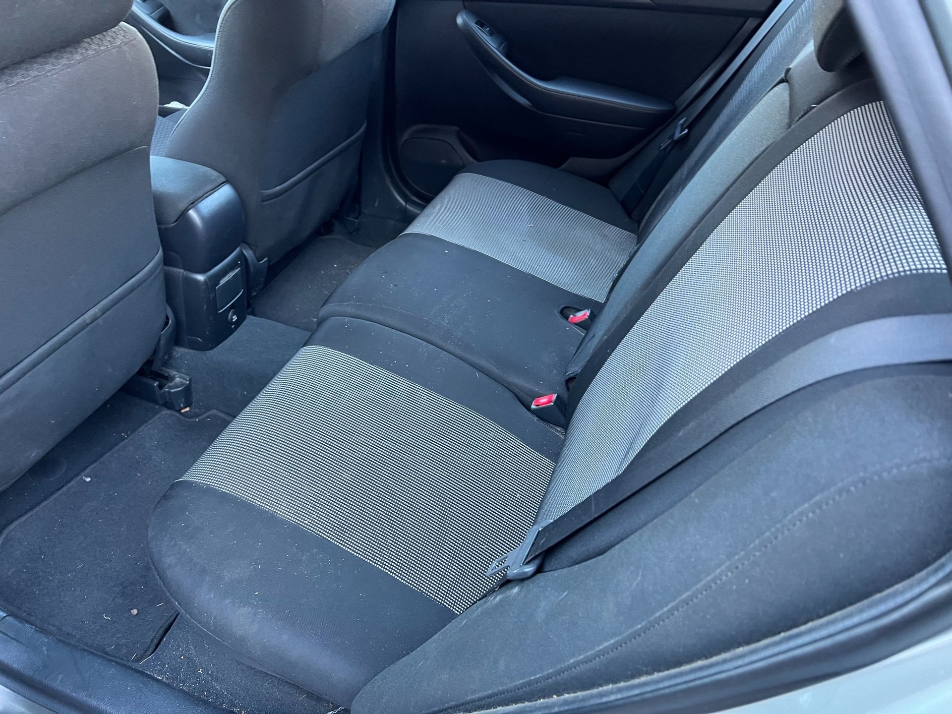 TOYOTA Avensis 2.0 D4 VVT-i Linea Sol Sportswagon-image-6