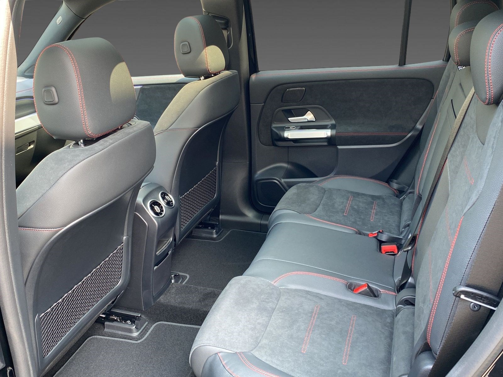 MERCEDES-BENZ EQB 350 4Matic-image-9