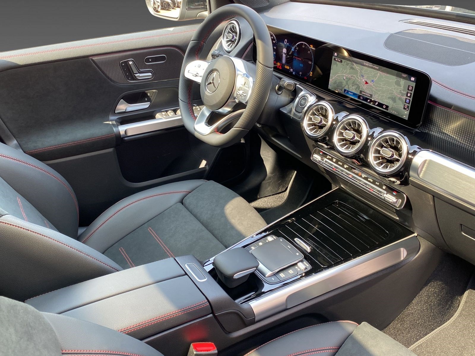 MERCEDES-BENZ EQB 350 4Matic-image-10