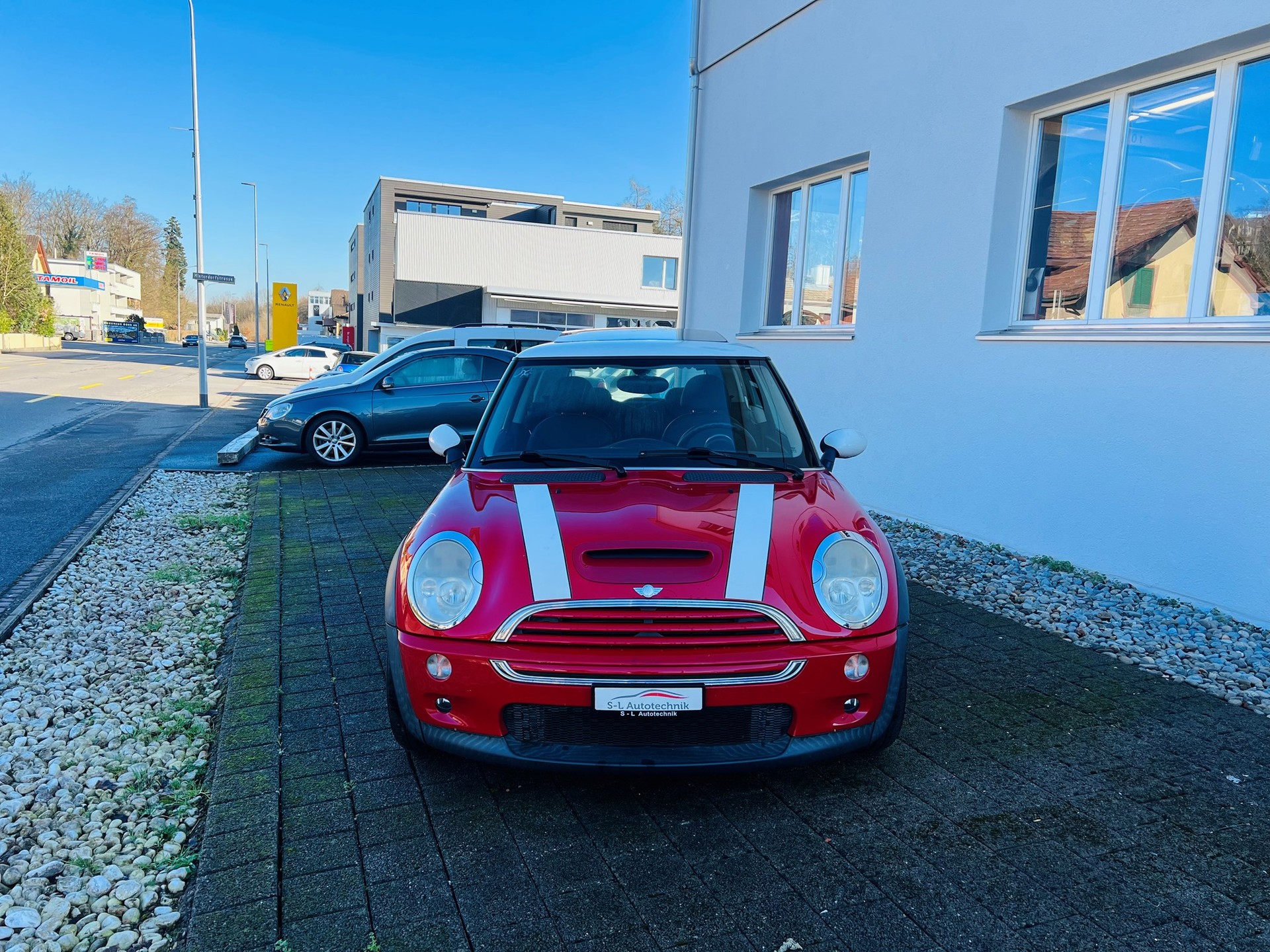 MINI Cooper S-showroom-element-1