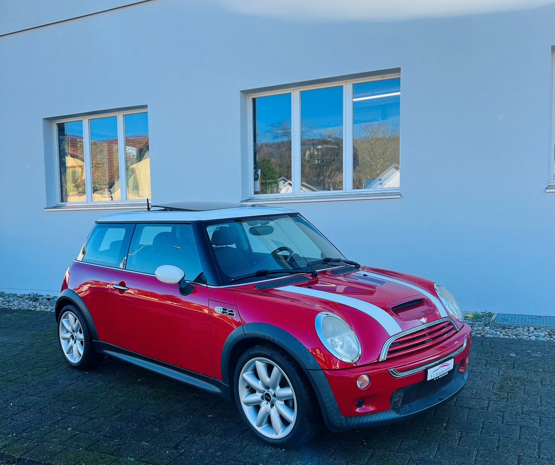 MINI Cooper S-showroom-element-2