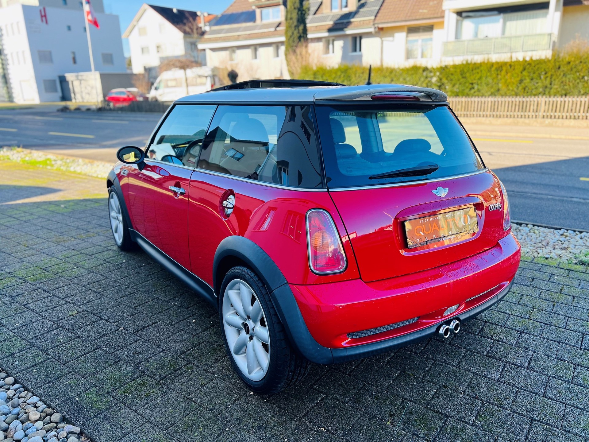 MINI Cooper S-showroom-element-3