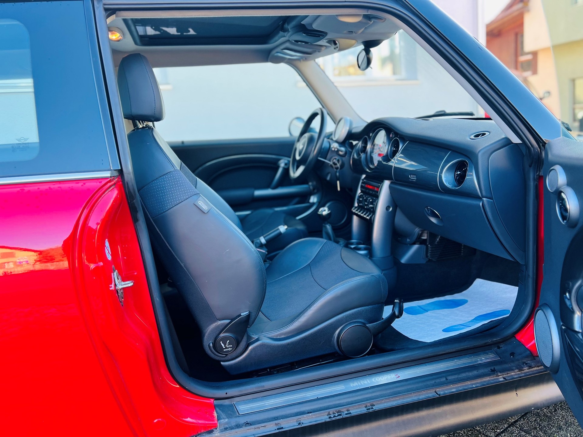 MINI Cooper S-image-8