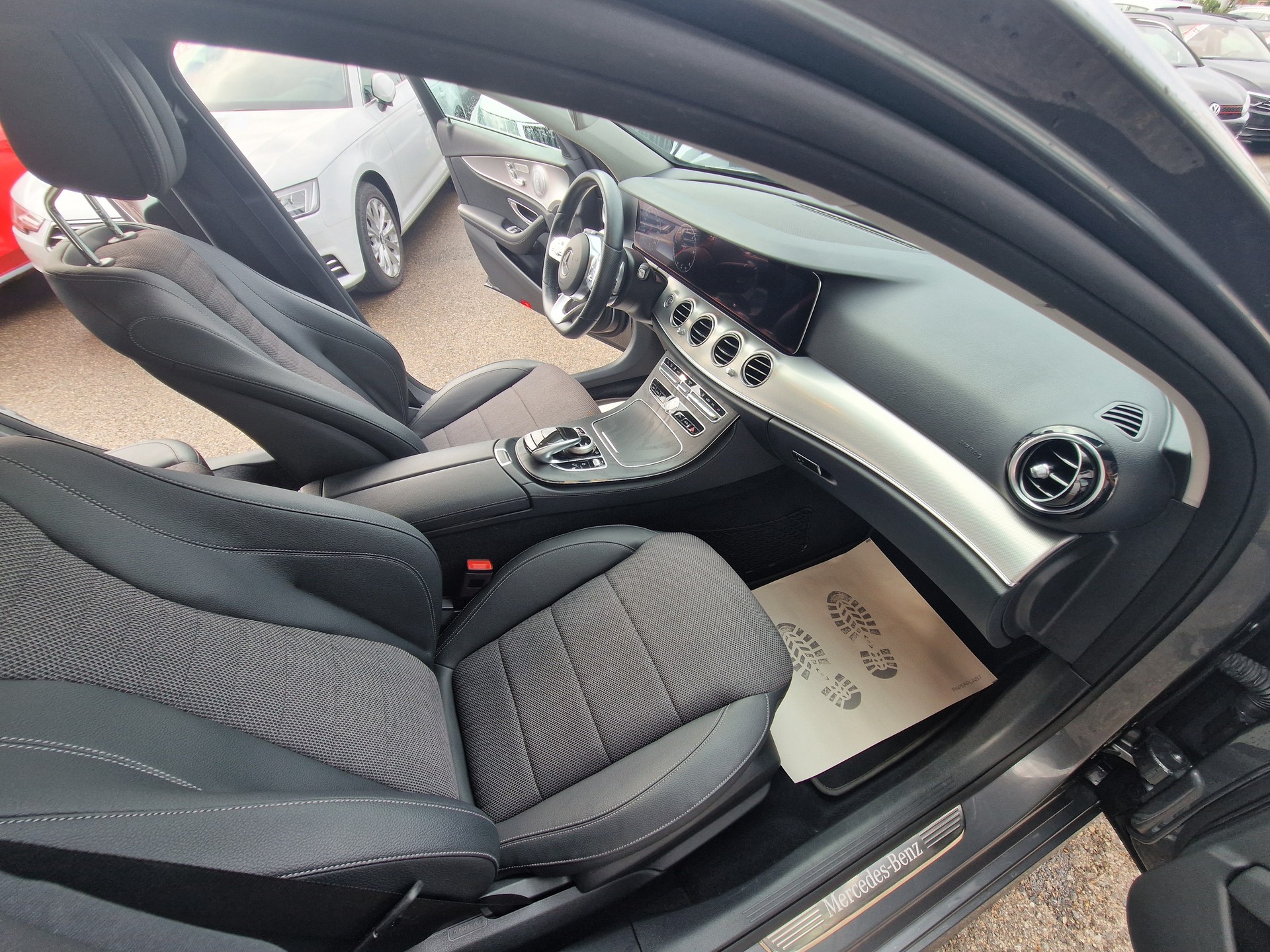 MERCEDES-BENZ E 220 d AMG Line 4Matic 9G-Tronic-image-7