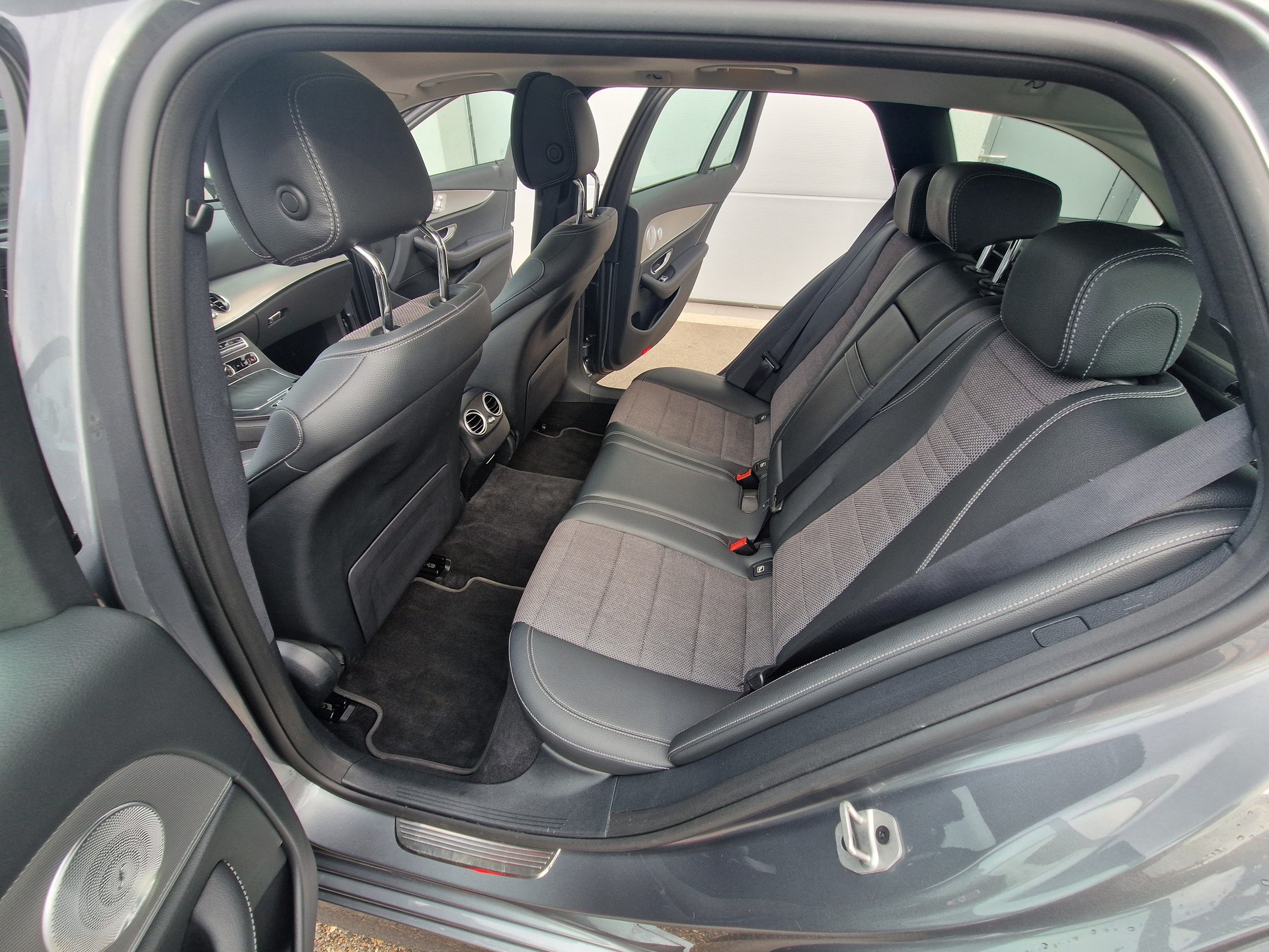 MERCEDES-BENZ E 220 d AMG Line 4Matic 9G-Tronic-image-8