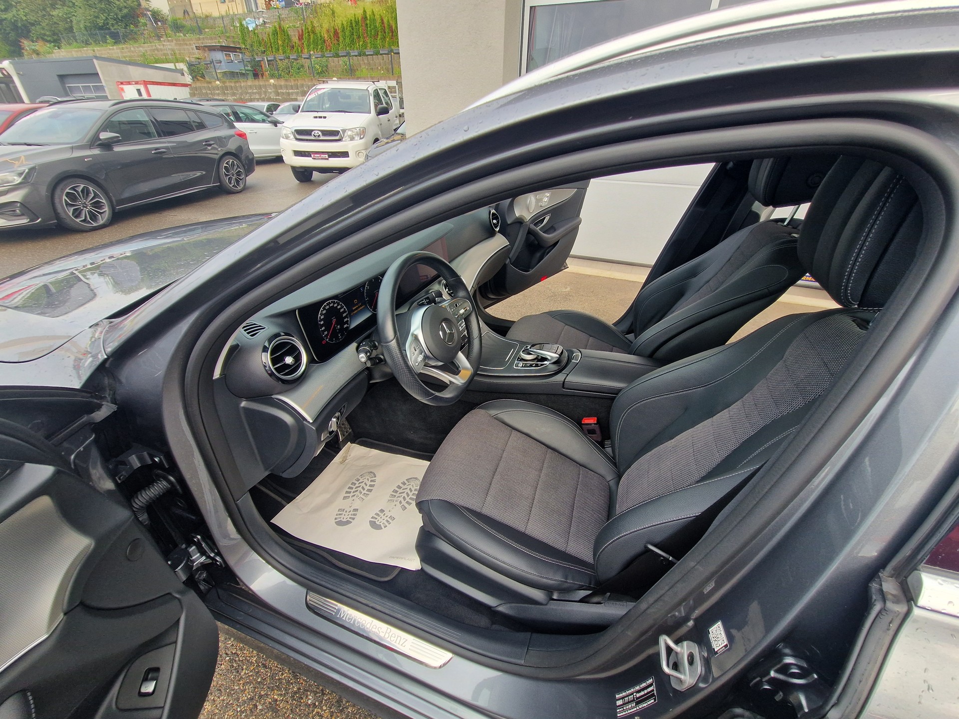 MERCEDES-BENZ E 220 d AMG Line 4Matic 9G-Tronic-image-6