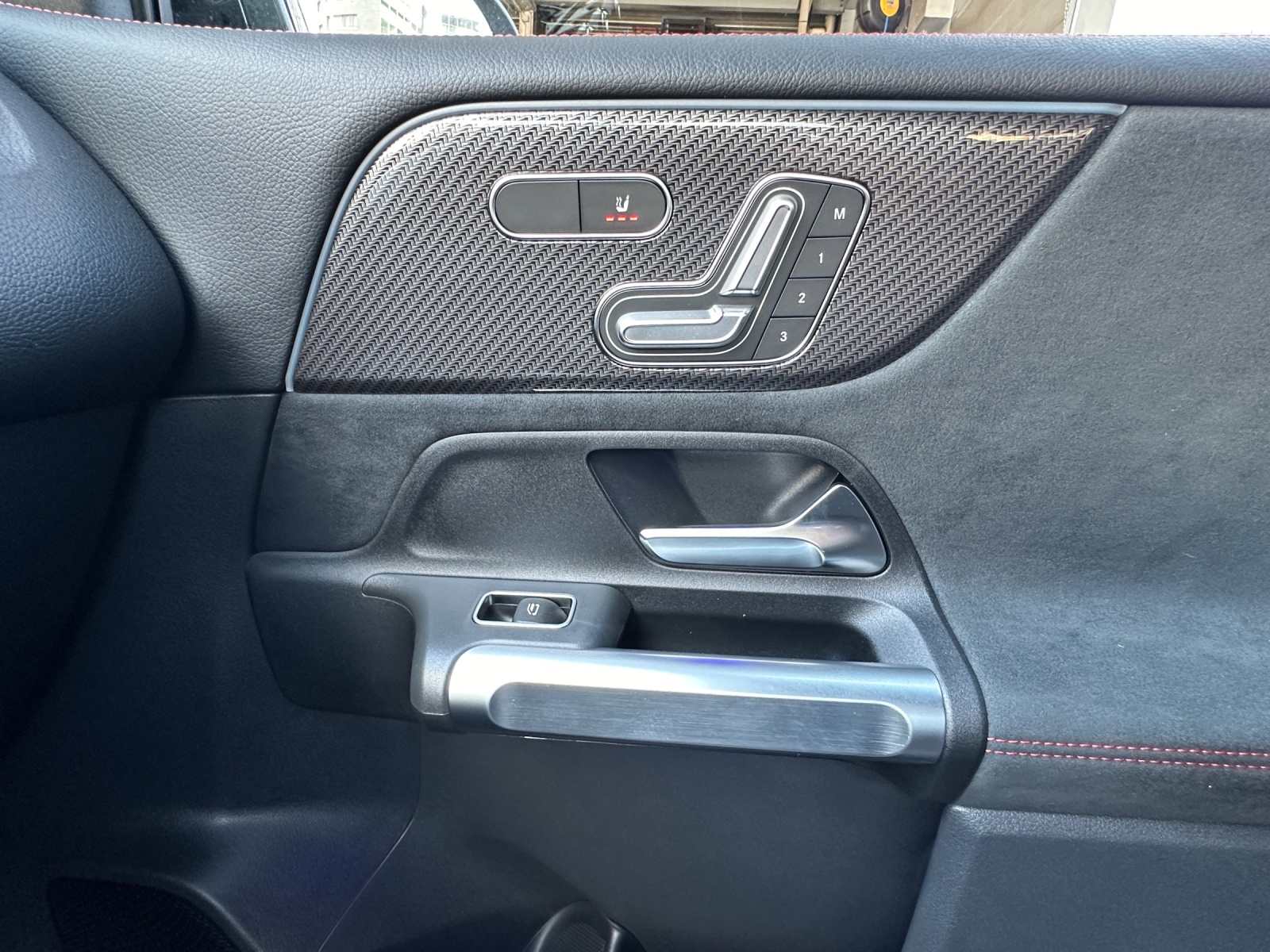 MERCEDES-BENZ GLB 250 4Matic 8G-Tronic-image-14
