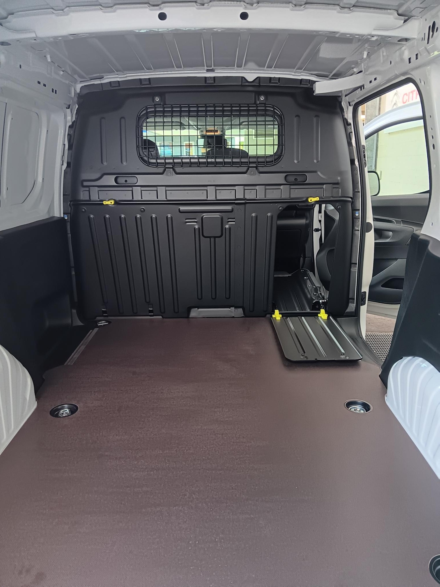 CITROEN Berlingo Van 1.2 Pure Tech 110 s/s Swiss Edition-image-12
