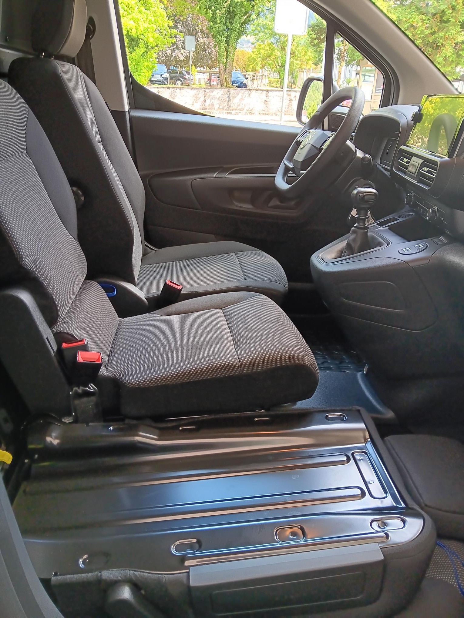 CITROEN Berlingo Van 1.2 Pure Tech 110 s/s Swiss Edition-image-8