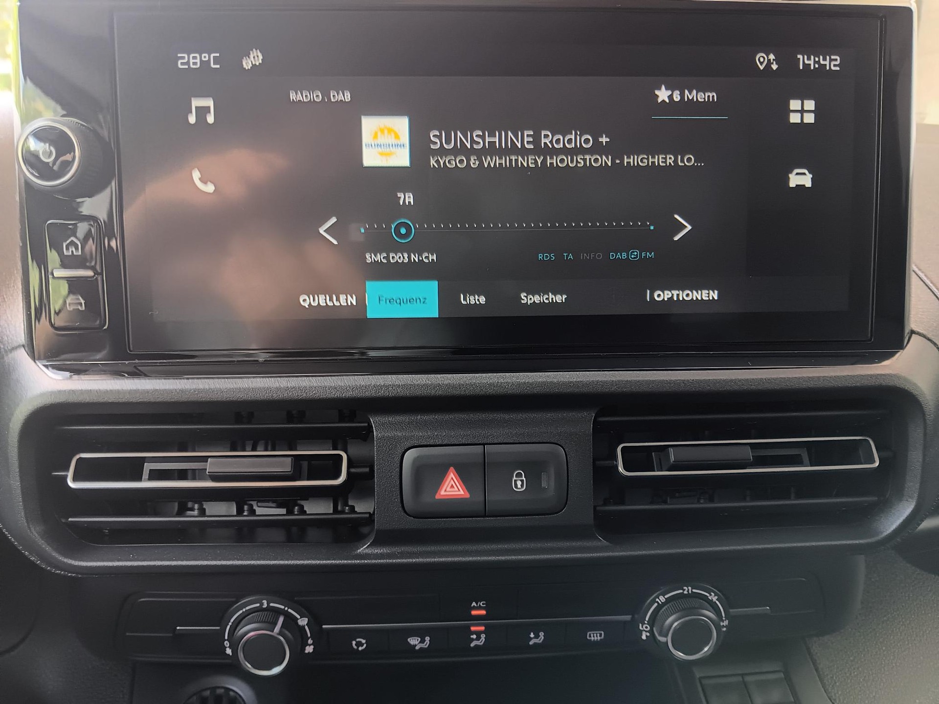 CITROEN Berlingo Van 1.2 Pure Tech 110 s/s Swiss Edition-image-9