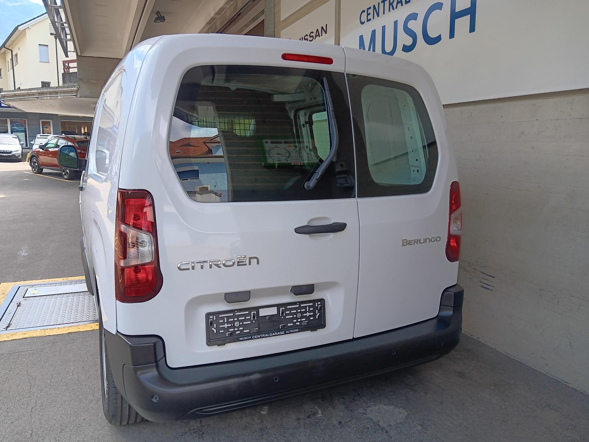 CITROEN Berlingo Van 1.2 Pure Tech 110 s/s Swiss Edition-image-6