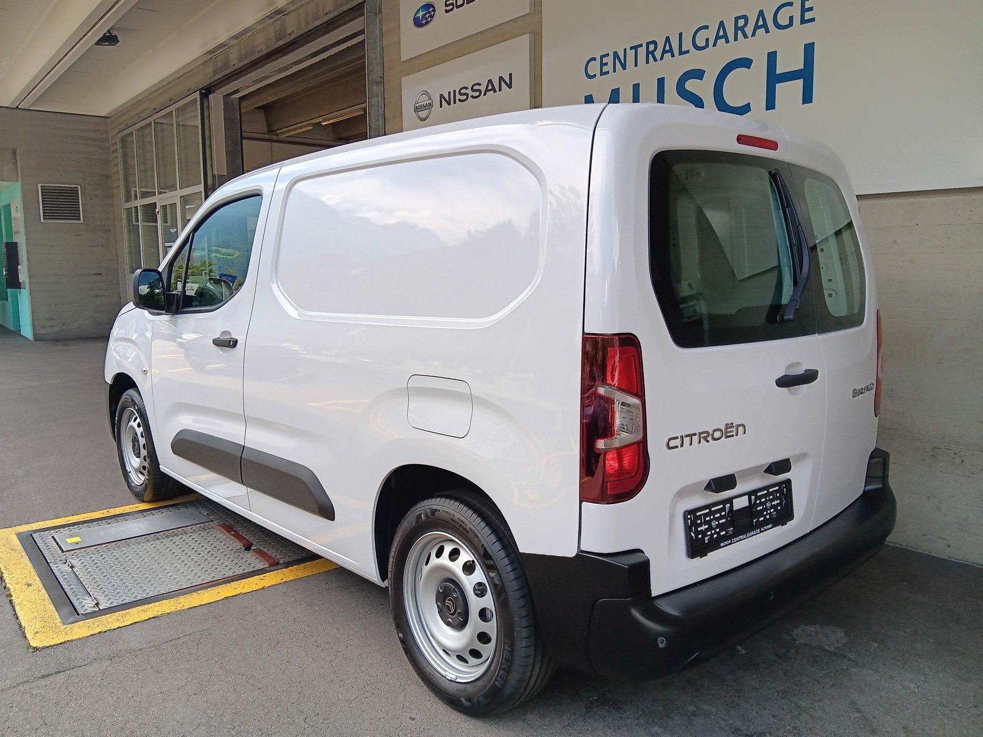 CITROEN Berlingo Van 1.2 Pure Tech 110 s/s Swiss Edition-showroom-element-3