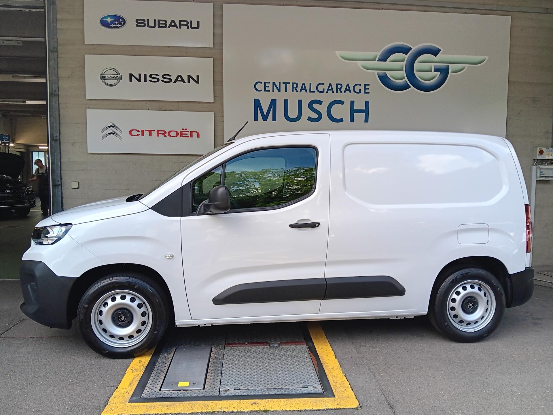 CITROEN Berlingo Van 1.2 Pure Tech 110 s/s Swiss Edition-showroom-element-2
