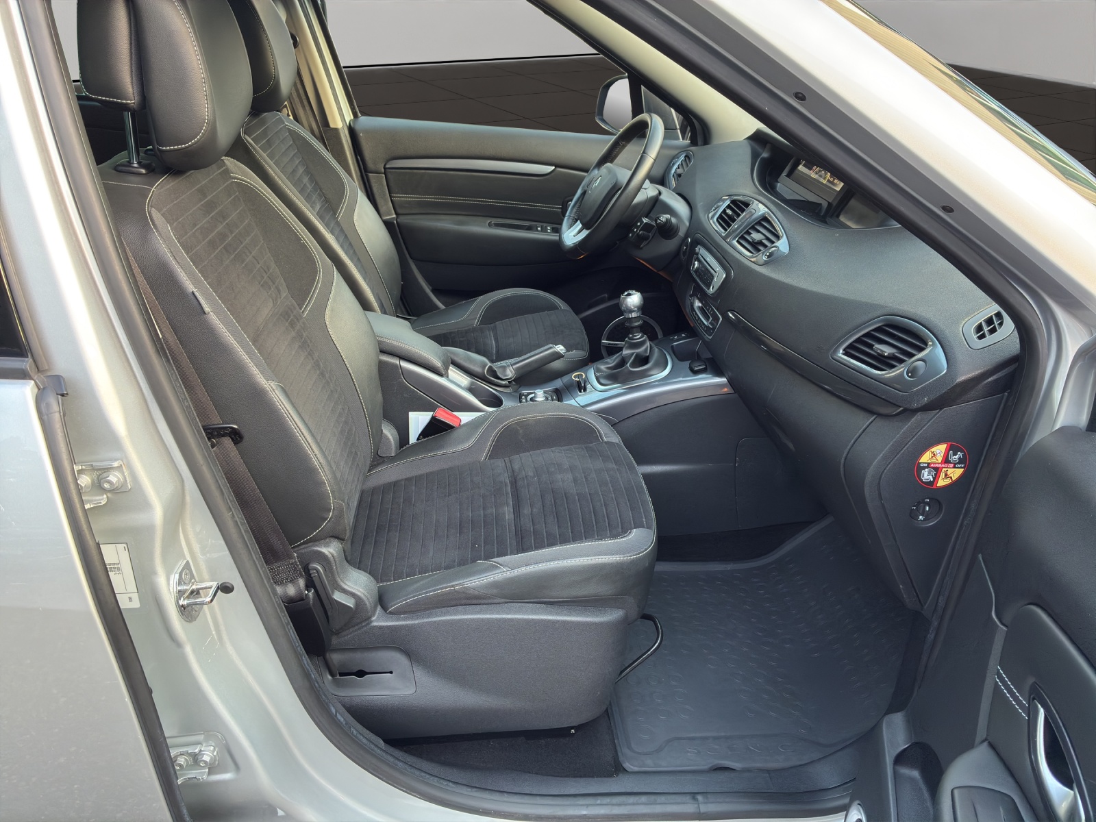 RENAULT Scénic Xmod 1.6 dCi Bose Edition-image-12