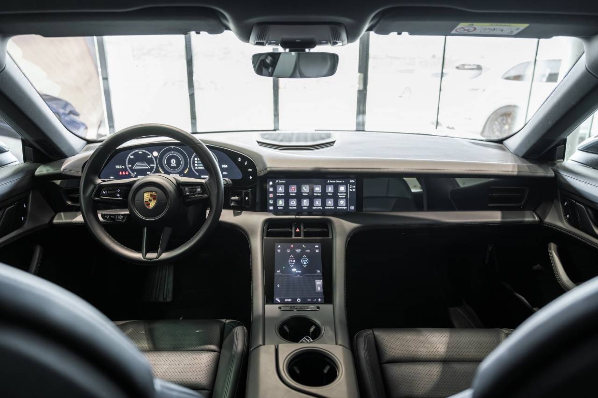 PORSCHE Taycan 4 Cross Turismo-image-14