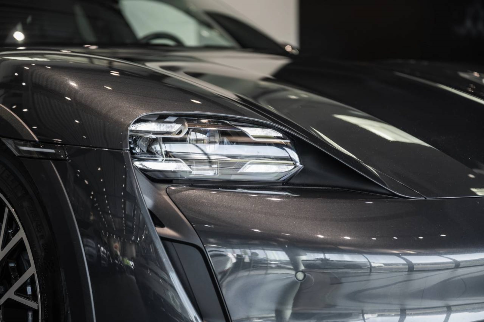 PORSCHE Taycan 4 Cross Turismo-image-23