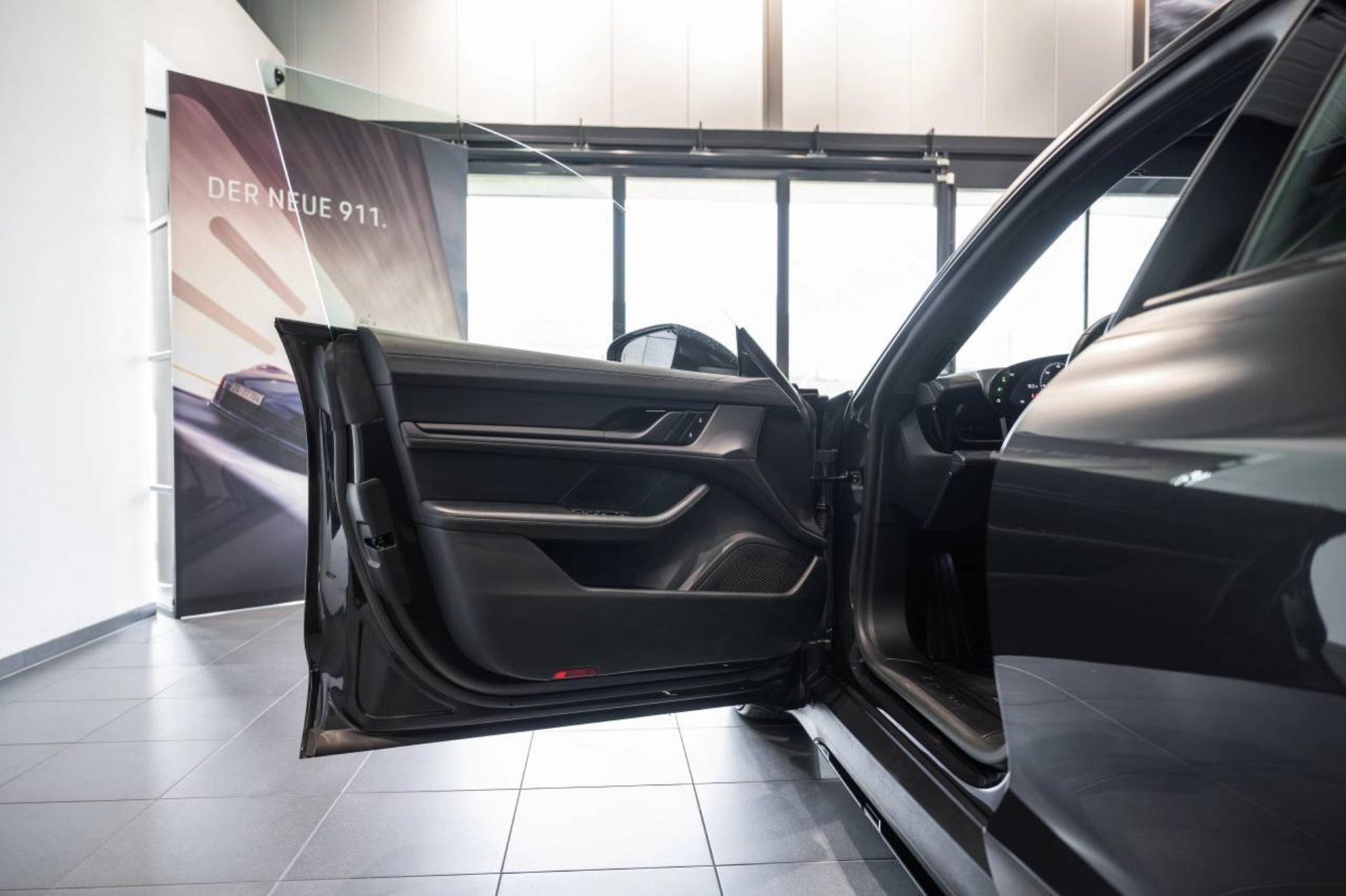 PORSCHE Taycan 4 Cross Turismo-image-19